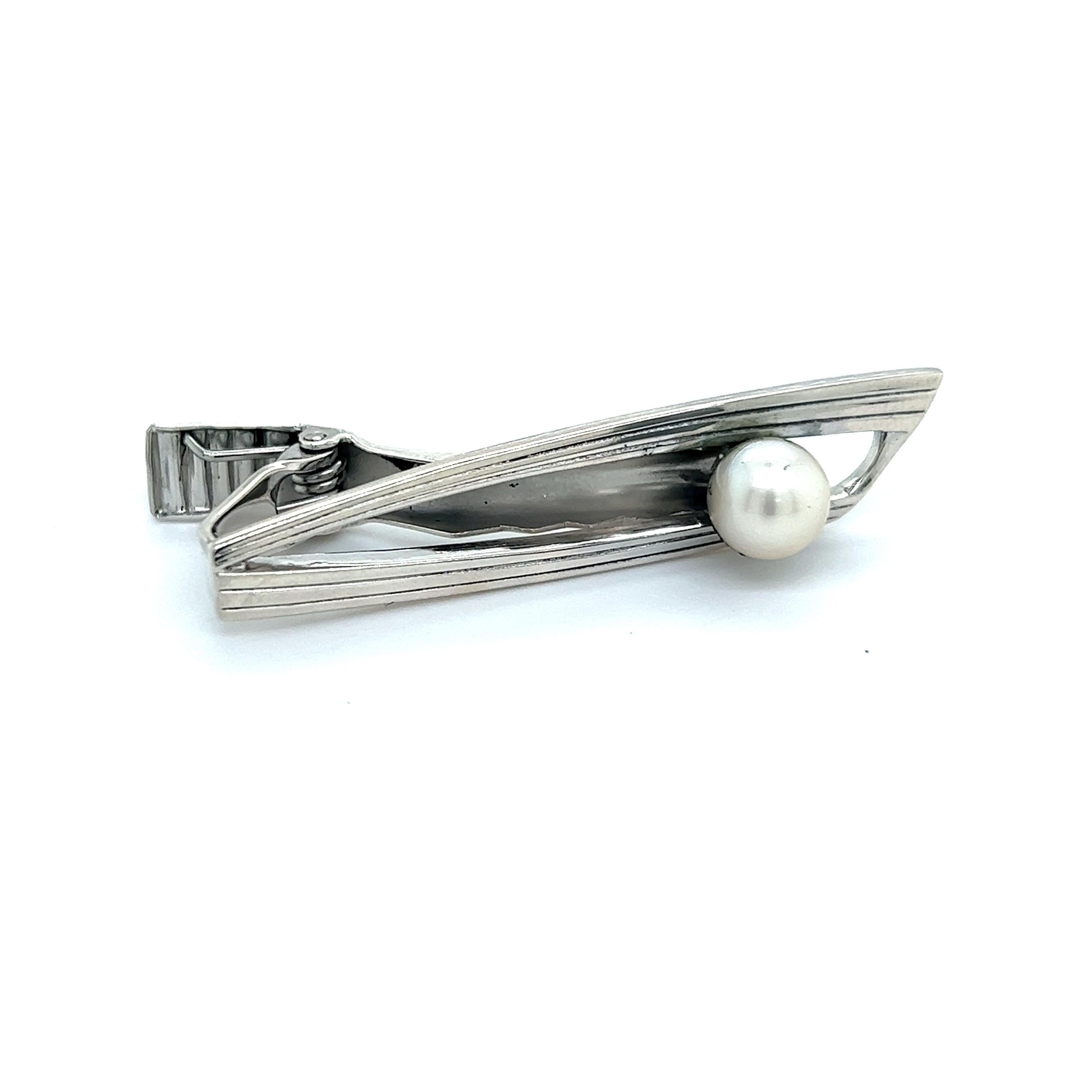 Alfiler de corbata para caballero Mikimoto Estate Akoya Pearl 7 mm Plata de ley M316

Este elegante pasador de corbata con perla Akoya auténtica de Mikimoto Estate está hecho de plata de ley y tiene 1 perla cultivada Akoya de 7 mm con un peso de 5,8