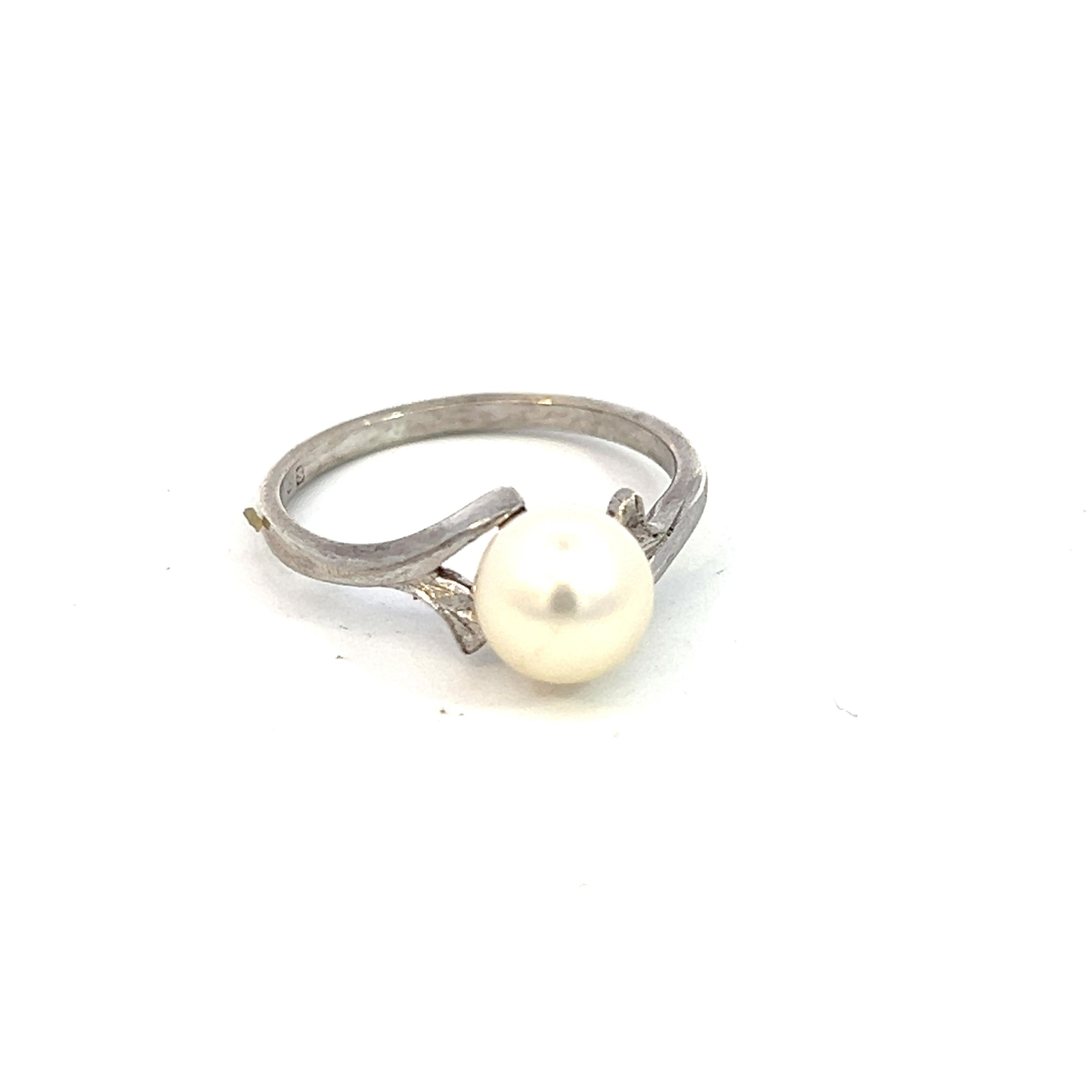 Mikimoto Estate Akoya Pearl Ring Size 7 Sterling Silver 7.30 mm M371

TRUSTED SELLER SINCE 2002

PLEASE SEE OUR HUNDREDS OF POSITIVE FEEDBACKS FROM OUR CLIENTS!!

FREE SHIPPING

This elegant Authentic Mikimoto sterling silver ring has 1 Saltwater