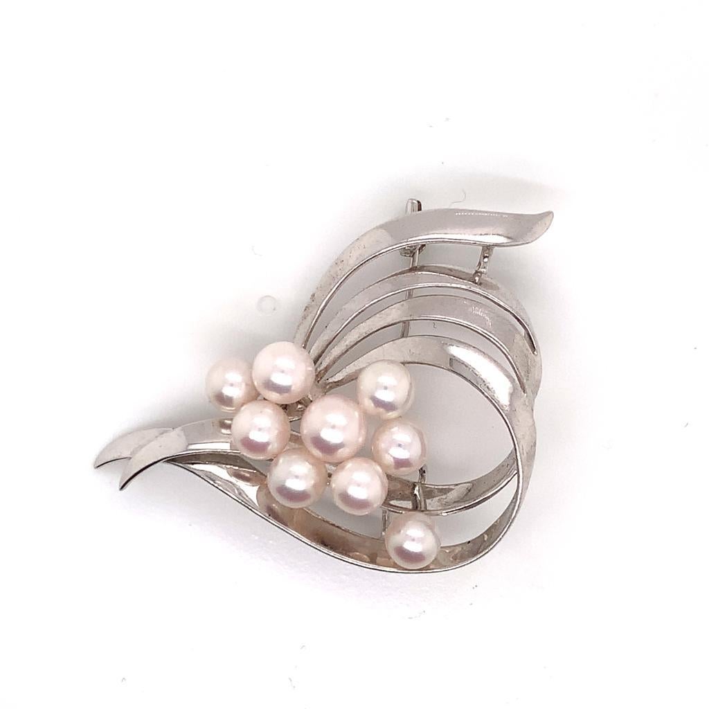 Mikimoto Estate Pin Brooch Sterling Silver 8 Gr 5.77 mm M163

This elegant Authentic Mikimoto Estate sterling silver brooch has 9 Saltwater Akoya Cultured Pearls ranging in size from 5.33 - 5.77 mm with a weight of 8 Grams.

TRUSTED SELLER SINCE