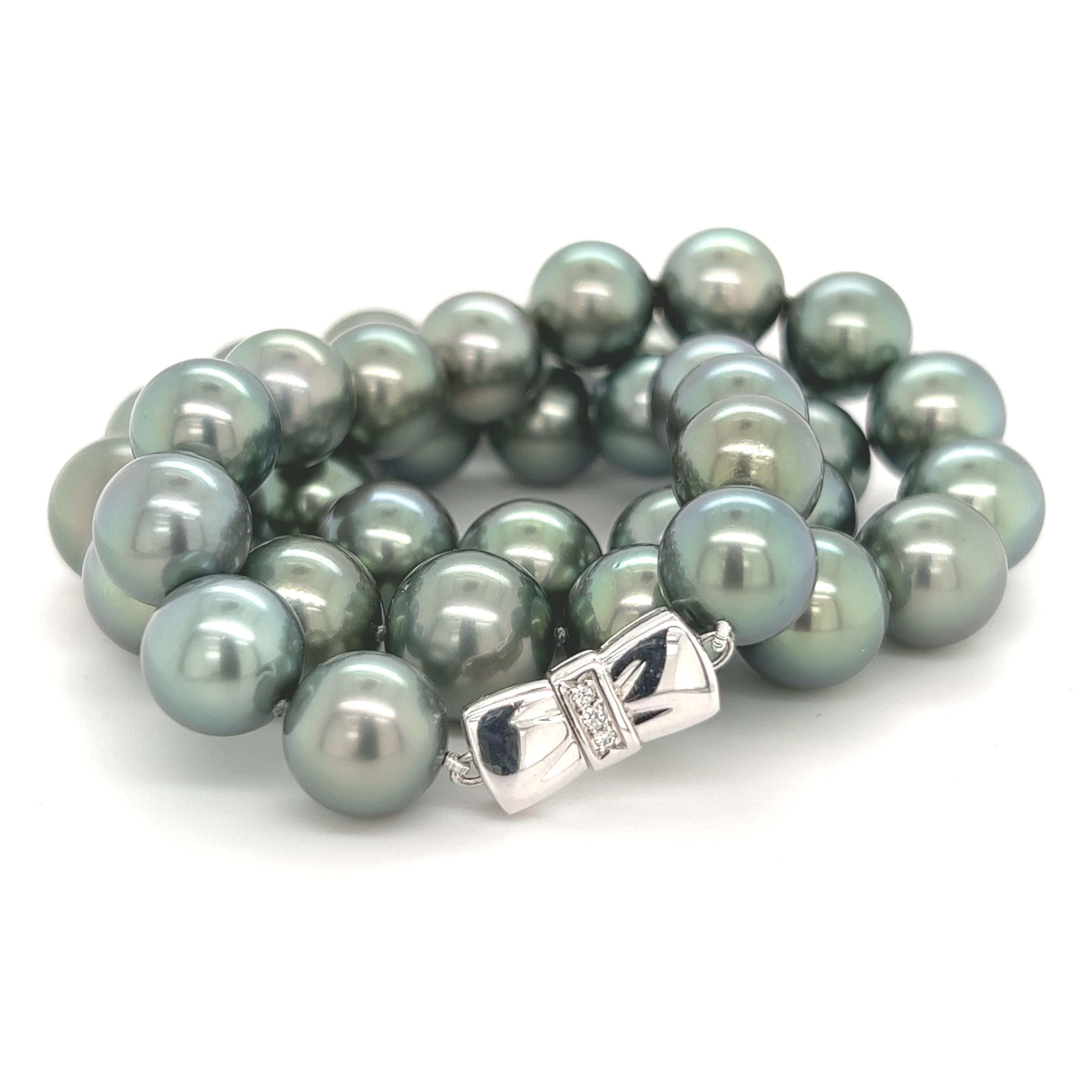 Fine Quality Mikimoto Estate Tahitian Pearl Necklace 18k Gold 11.6 mm Certified $19,750 212091

Nothing says, “I Love you” more than Diamonds and Pearls!

IT WILL COME WITH ITS ORIGINAL MIKIMOTO PACKAGING AS PURCHASED!

This Tahitian pearl necklace