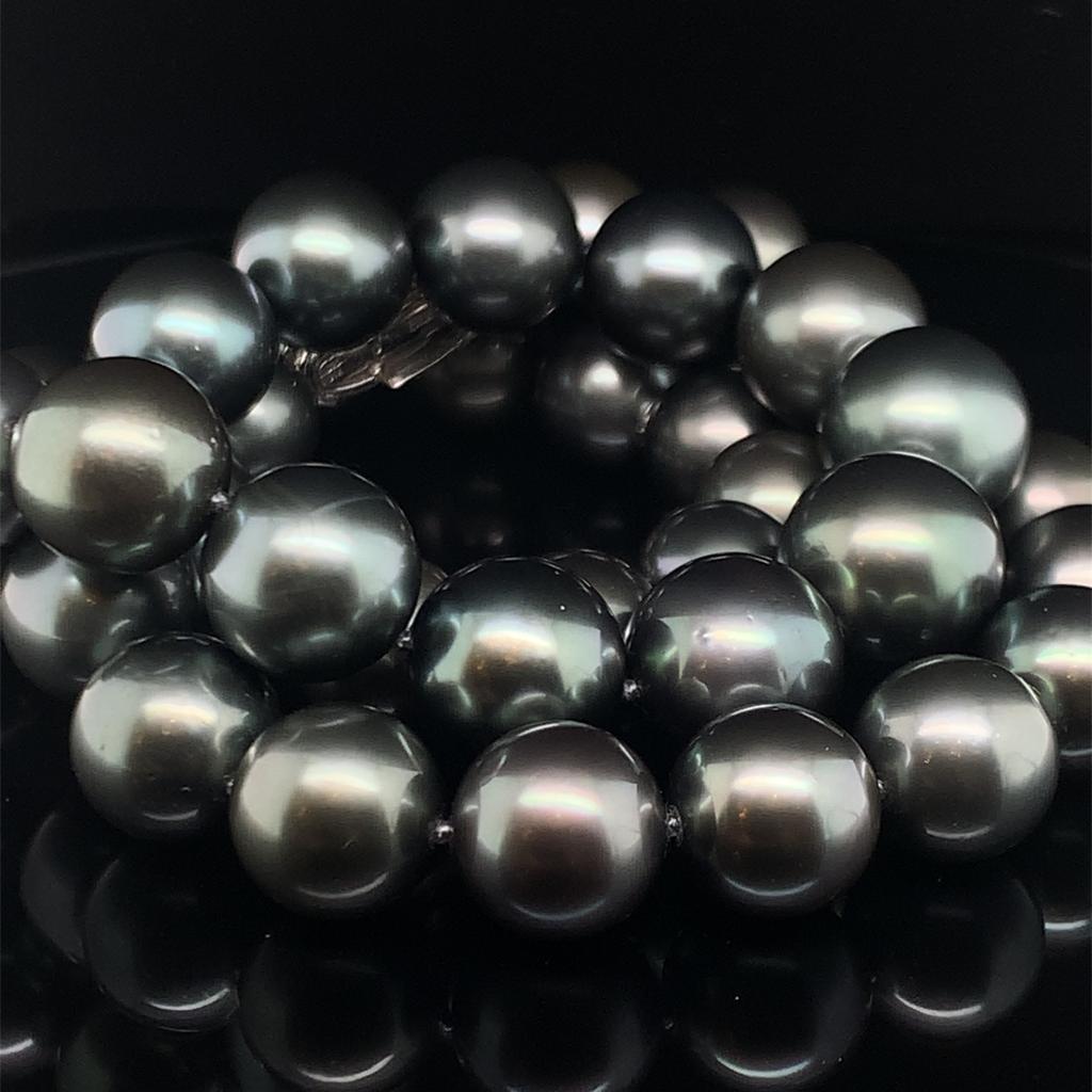 Mikimoto Estate Tahitian Pearl Necklace 18 Karat Certified In New Condition In Brooklyn, NY