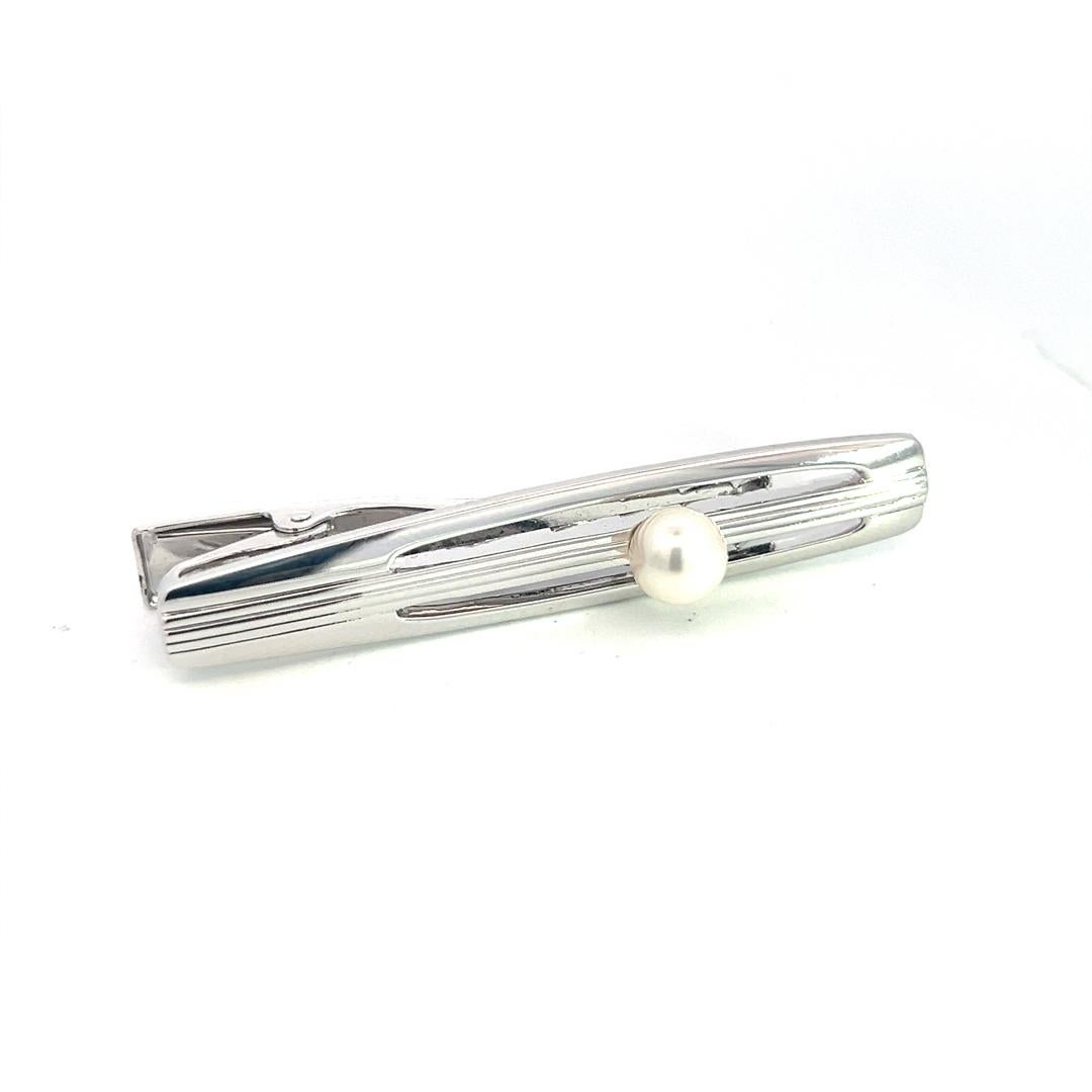 Mikimoto Estate Akoya Pearl Tie Bar A. Silver 6,35 mm M386

Questo elegante fermacravatte con perle Akoya Authentic Mikimoto Estate è realizzato in argento sterling e contiene 1 perla coltivata Akoya di 6,35 mm.

VENDITORE DI FIDUCIA DAL 2002

SI