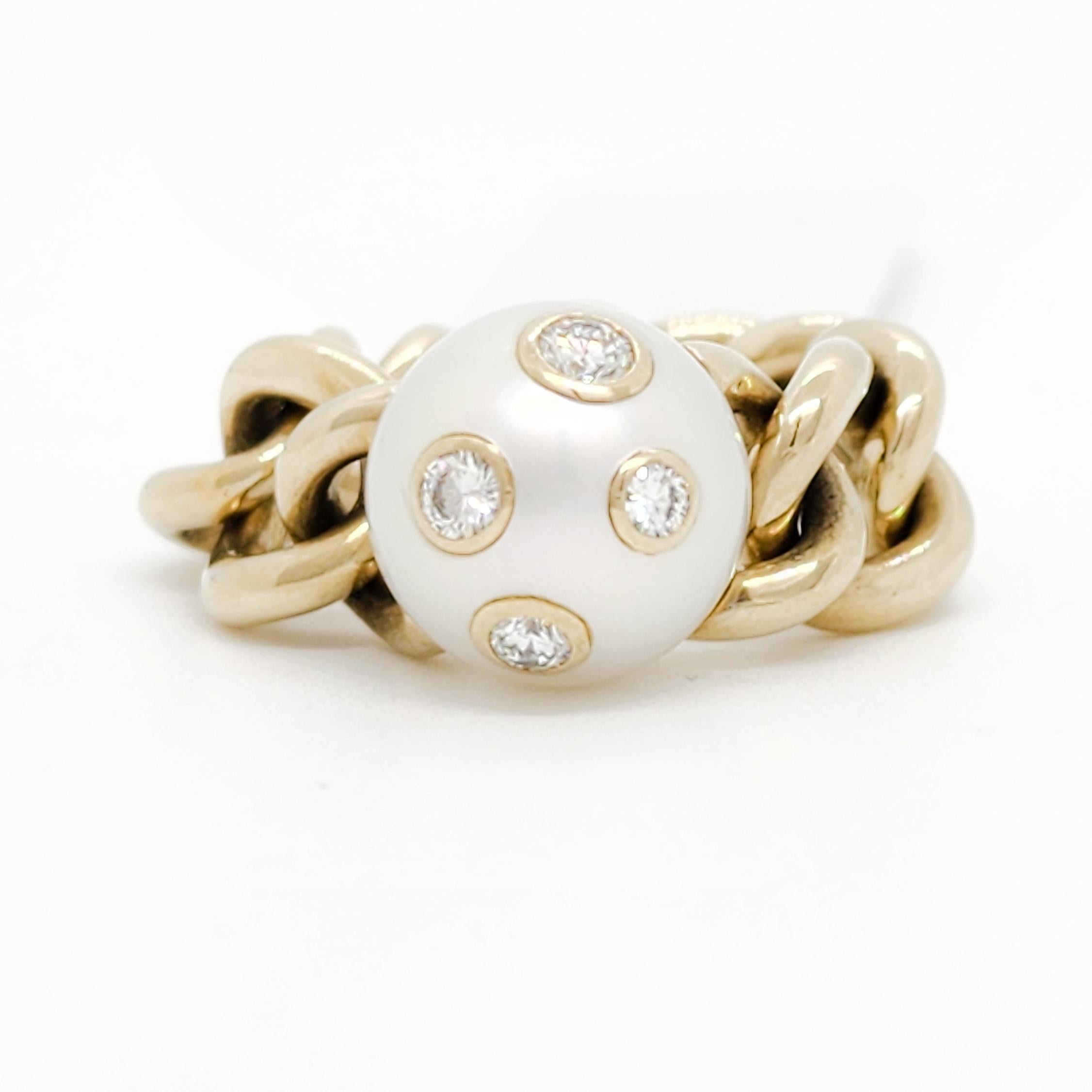 Round Cut Mikimoto Estate White Pearl and Diamond Chain Link Ring in 18k Yellow Gold