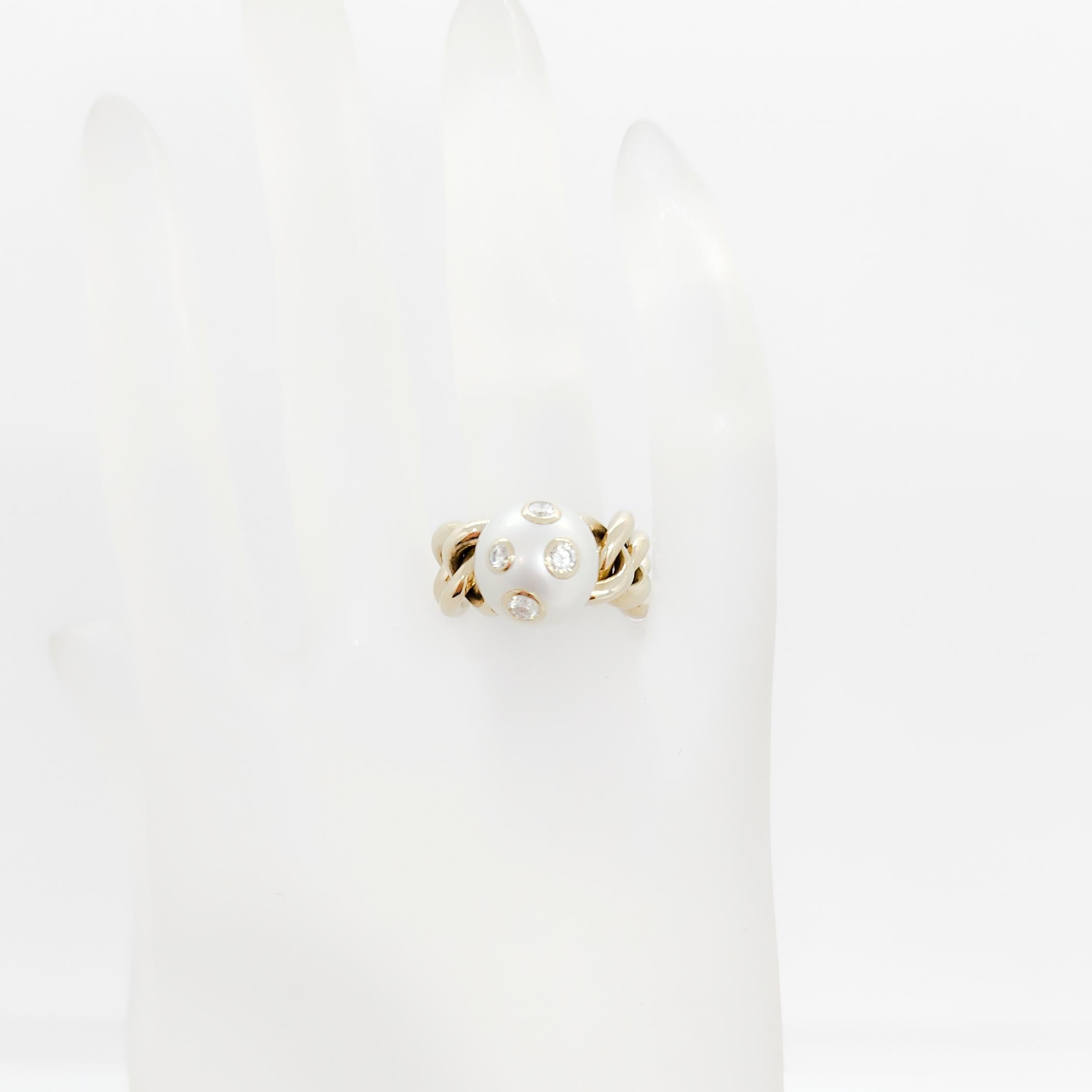 Women's or Men's Mikimoto Estate White Pearl and Diamond Chain Link Ring in 18k Yellow Gold
