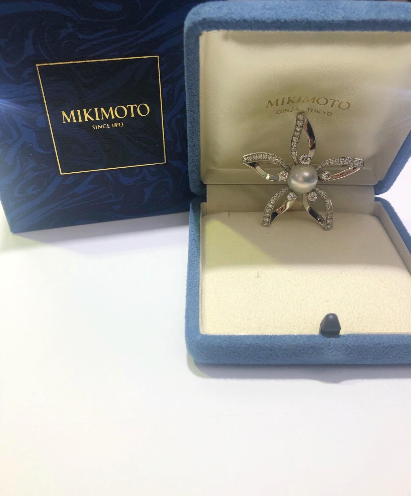 Mikimoto Flower Pendant with Akoya White Pearl and 1.55 Carat in Diamonds In Good Condition In Houston, TX