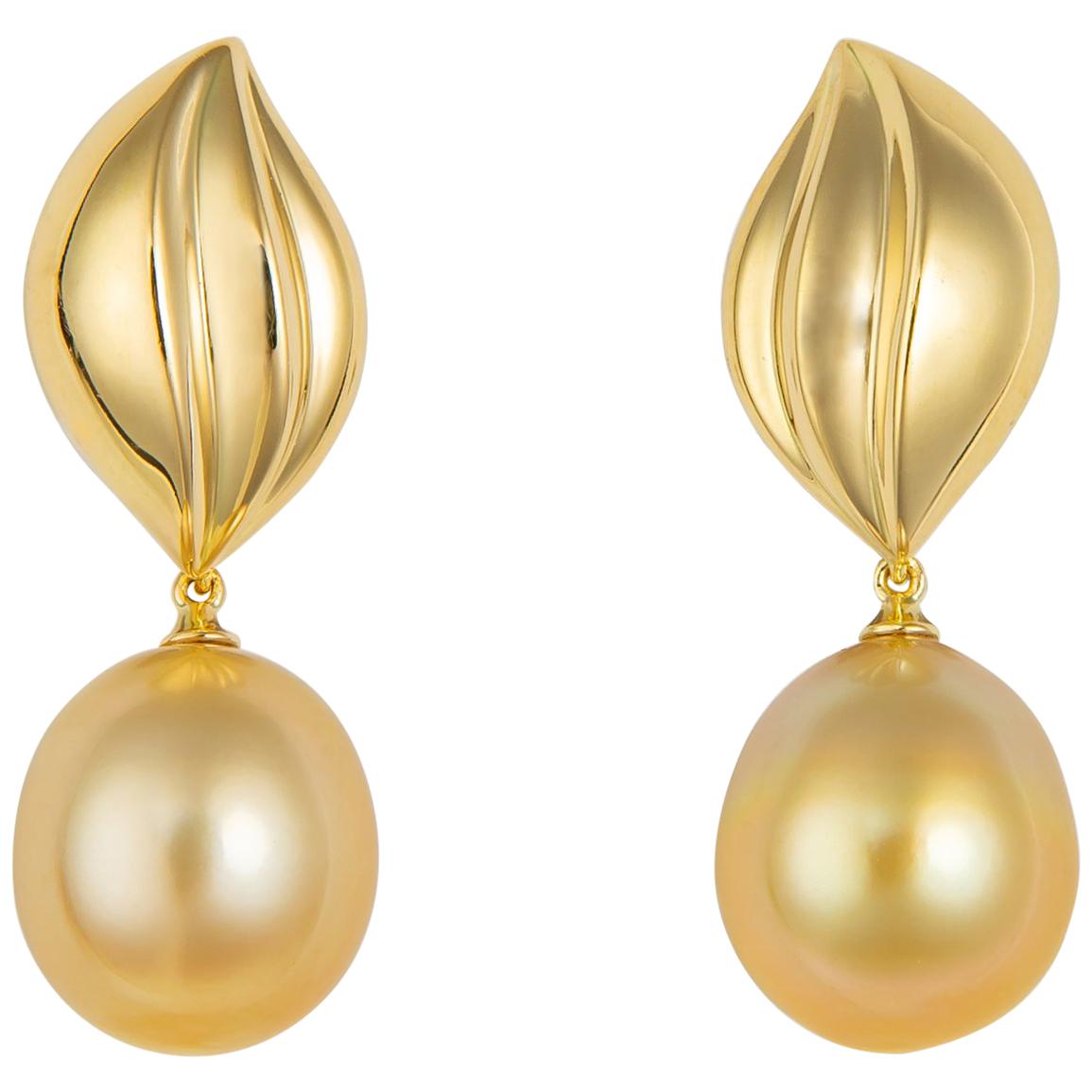 Mikimoto Goldene Südseeperlen-Ohrringe im Angebot