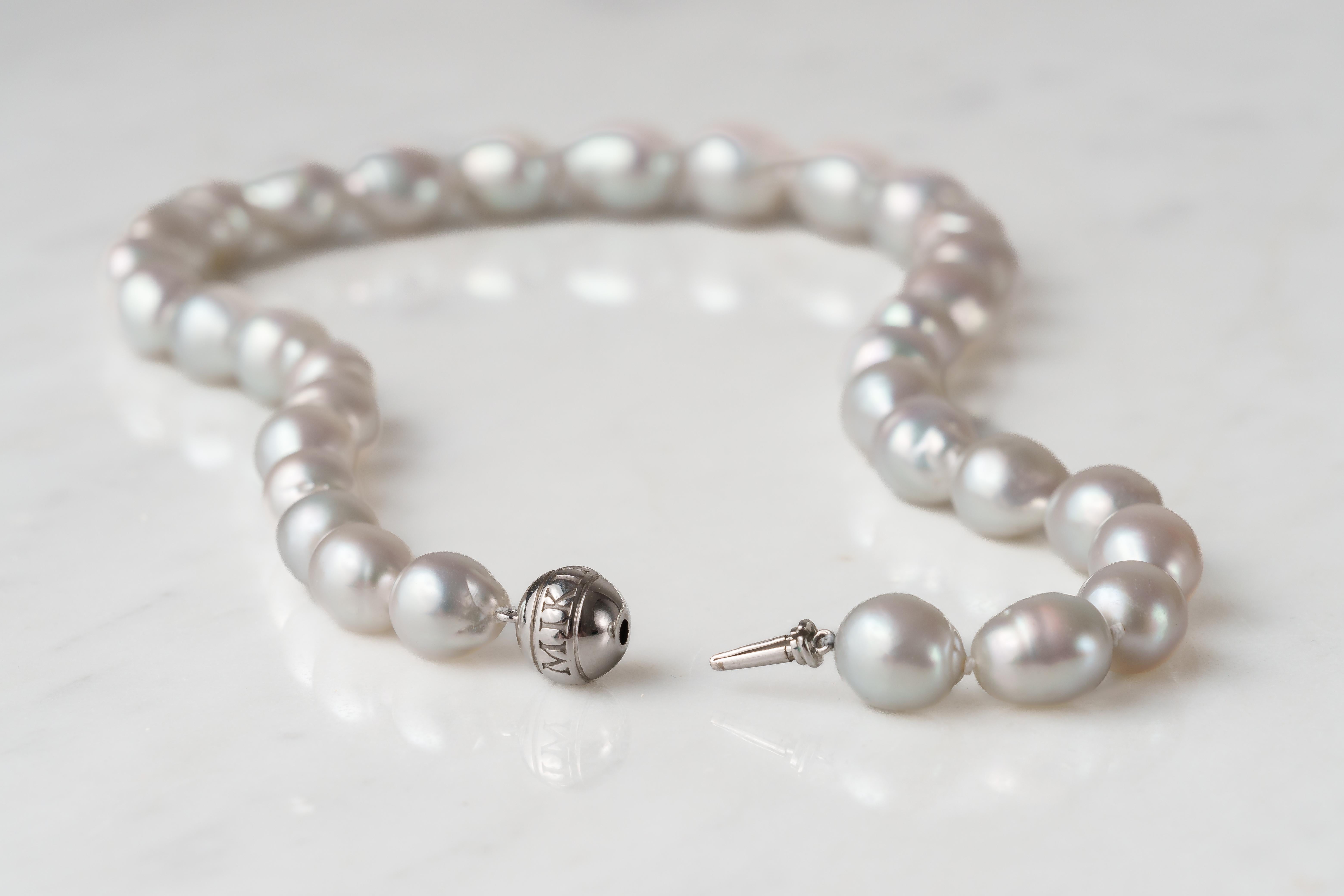 Slightly Graduated Baroque Pearl Necklace With 18ct White Gold Clasp by Mikimoto. Cultured pearls from 15.2 to 10.2 mms , length 45 cm. Hallmarks for London

Date:
weight:
Size:
Hallmarks: