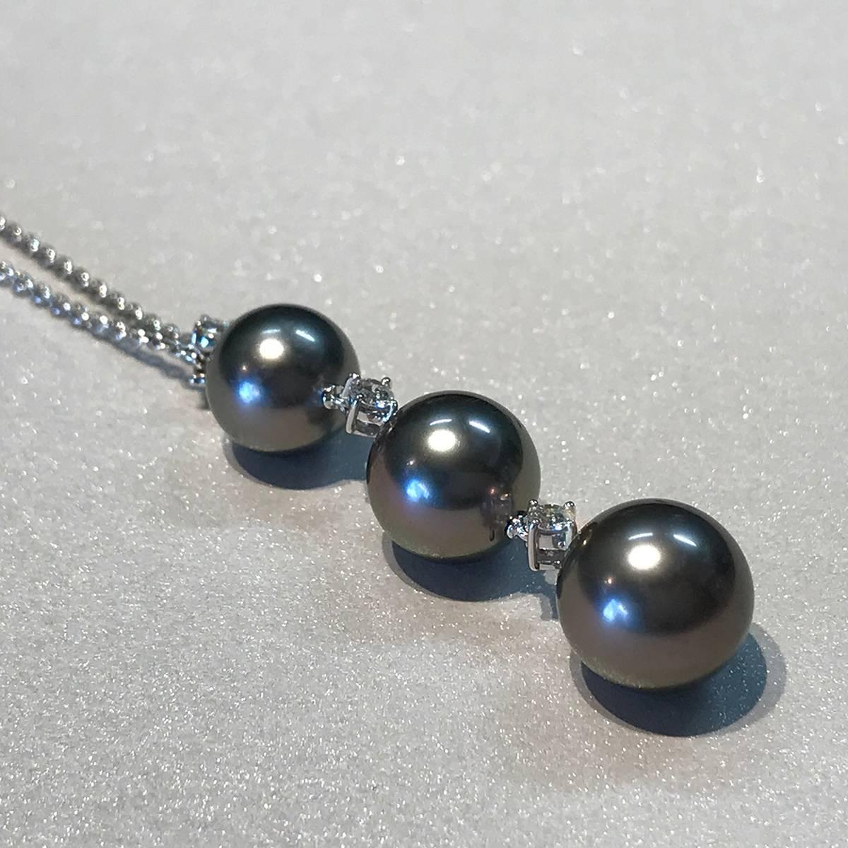 Women's Mikimoto Japanese Akoya Cultured Black Pearl and Diamond Pendant/Necklace