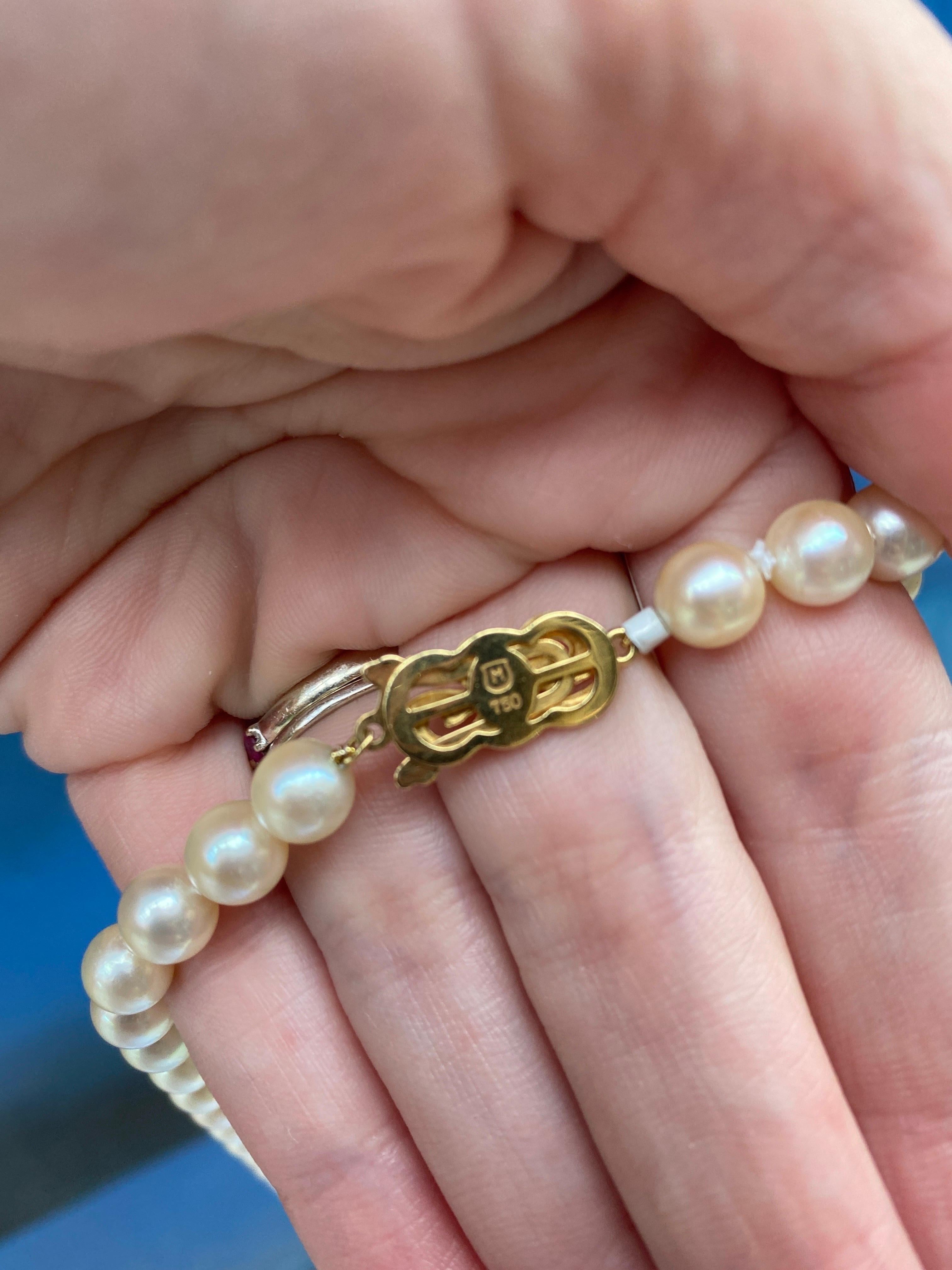 Mikimoto: 18 Karat Gelbgold Halskette mit filigranem Verschluss aus geknüpfter Zuchtperle 4