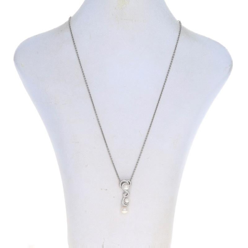 Perlina Mikimoto Collana di diamanti con perle Akoya di Laguna - Oro bianco 18k .40ctw Regolabile in vendita