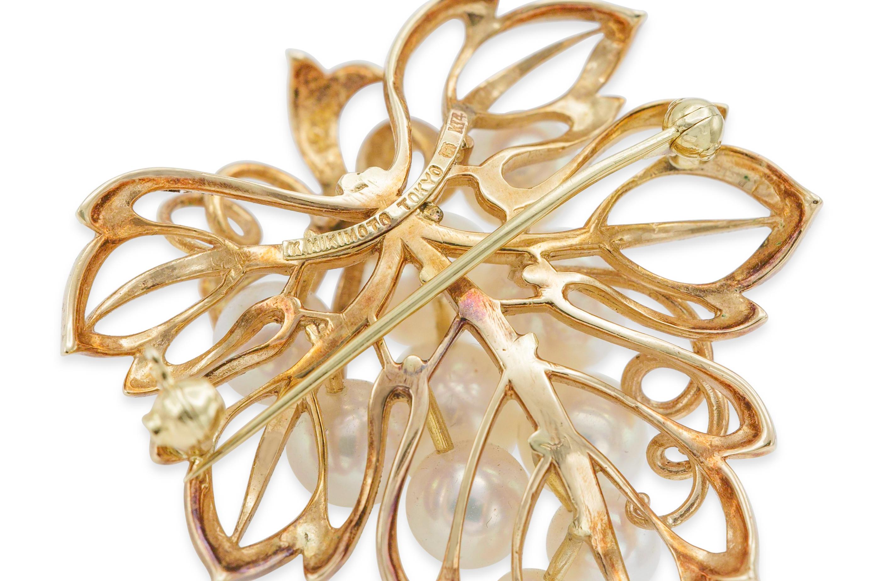 Perle Mikimoto Broche en forme de feuille avec perles en vente