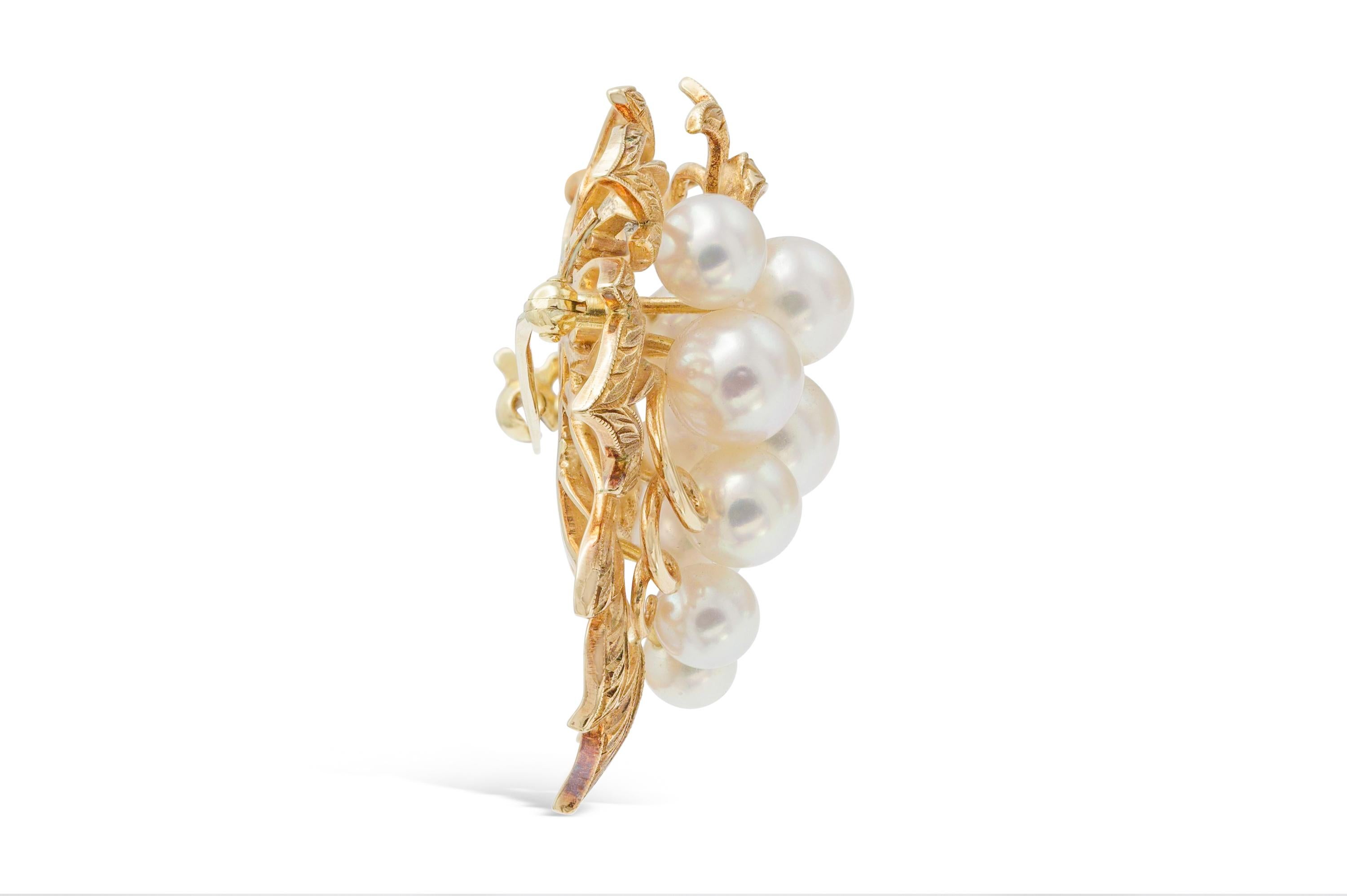 Mikimoto Broche en forme de feuille avec perles Bon état - En vente à New York, NY