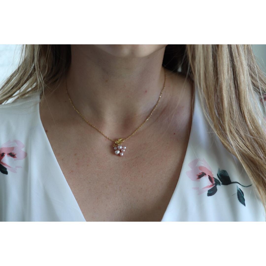 Mikimoto Halskette. 18 Karat Gold Mikimoto Perlen-Cluster-Anhänger. Mikimoto 1