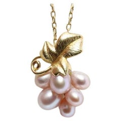 Mikimoto Halskette. 18 Karat Gold Mikimoto Perlen-Cluster-Anhänger. Mikimoto