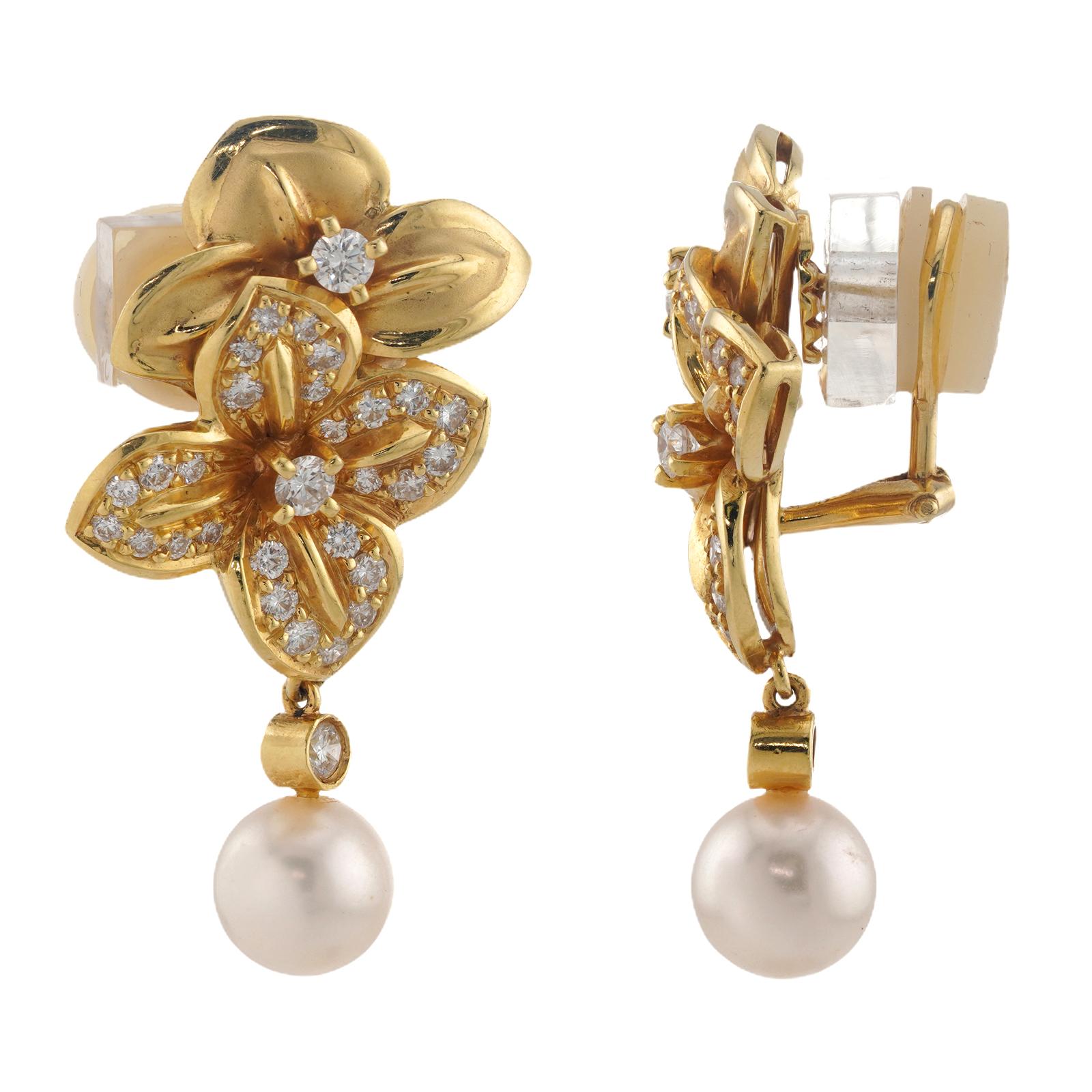 Pendientes MIKIMOTO Pave Diamante Perla Doble Flor Oro Amarillo 18k en Excelente estado para la venta en New York, NY