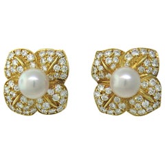 Mikimoto Boucles d'oreilles à fleurs en or jaune 18 carats avec perles et diamants pavés