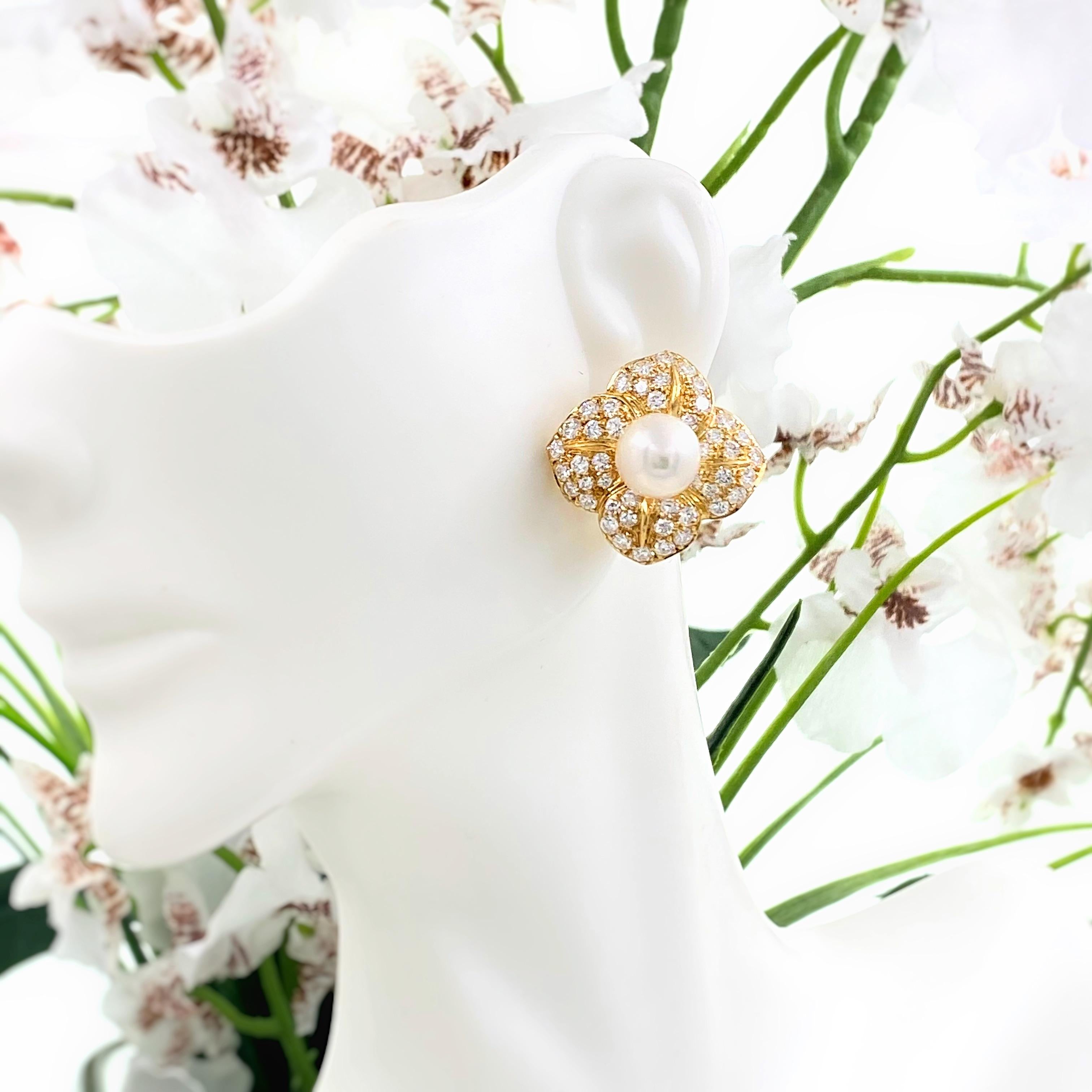 Mikimoto Boucles d'oreilles à fleurs en or jaune 18 carats avec perles et diamants pavés en vente 2