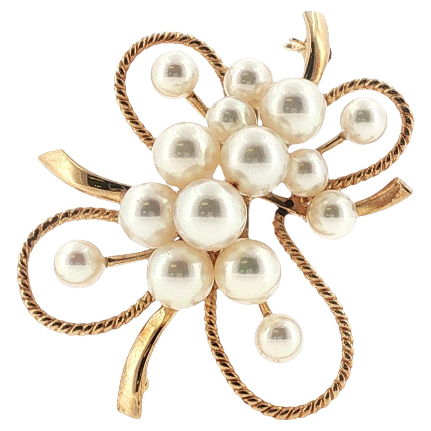 Broche vintage de Mikimoto con perla y trébol en oro amarillo de 14 quilates