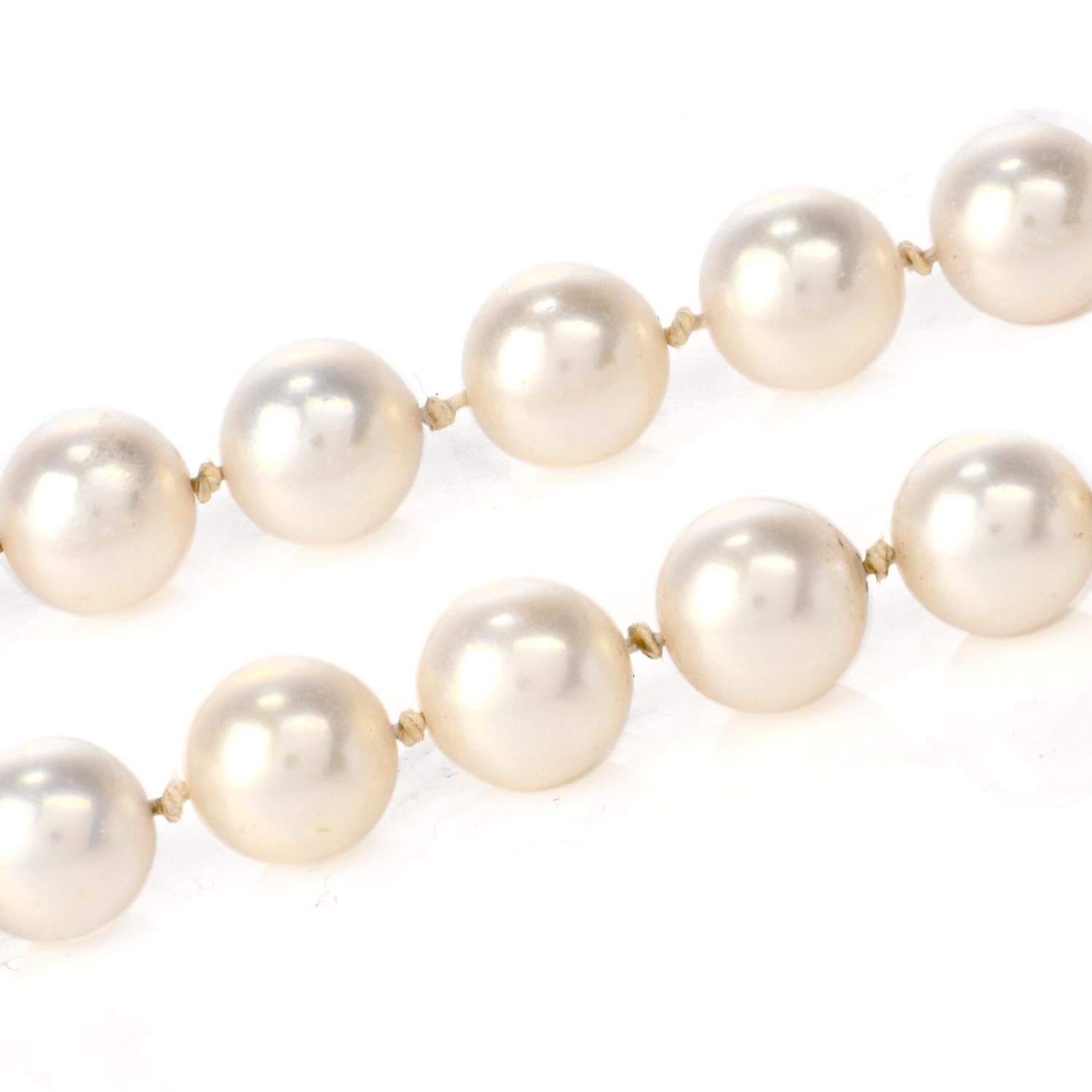 Mikimoto Pearl 18 Karat Gold Clasp Necklace In Excellent Condition In Miami, FL