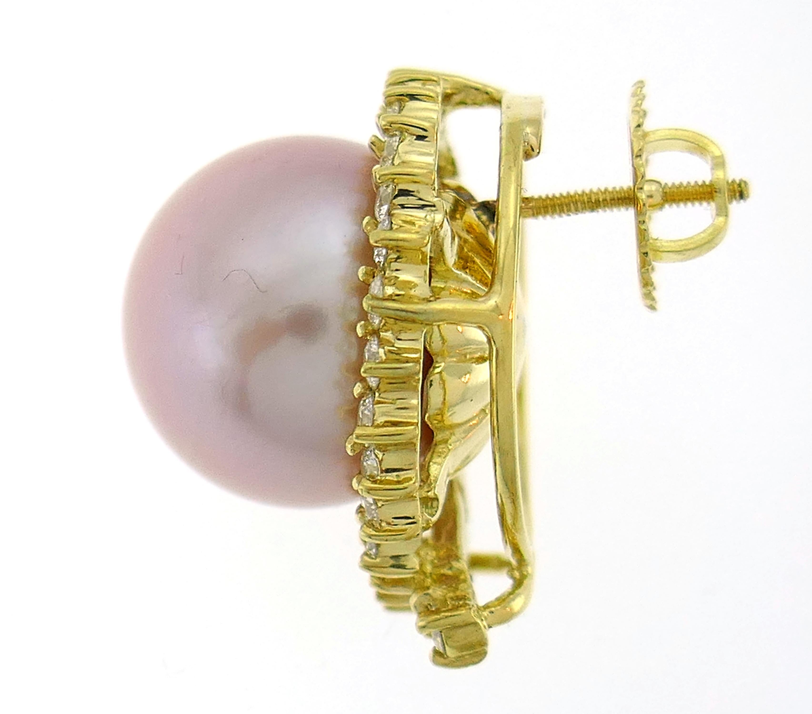 Mikimoto Ohrringe aus Gelbgold mit Perlen und Diamanten im Angebot 1