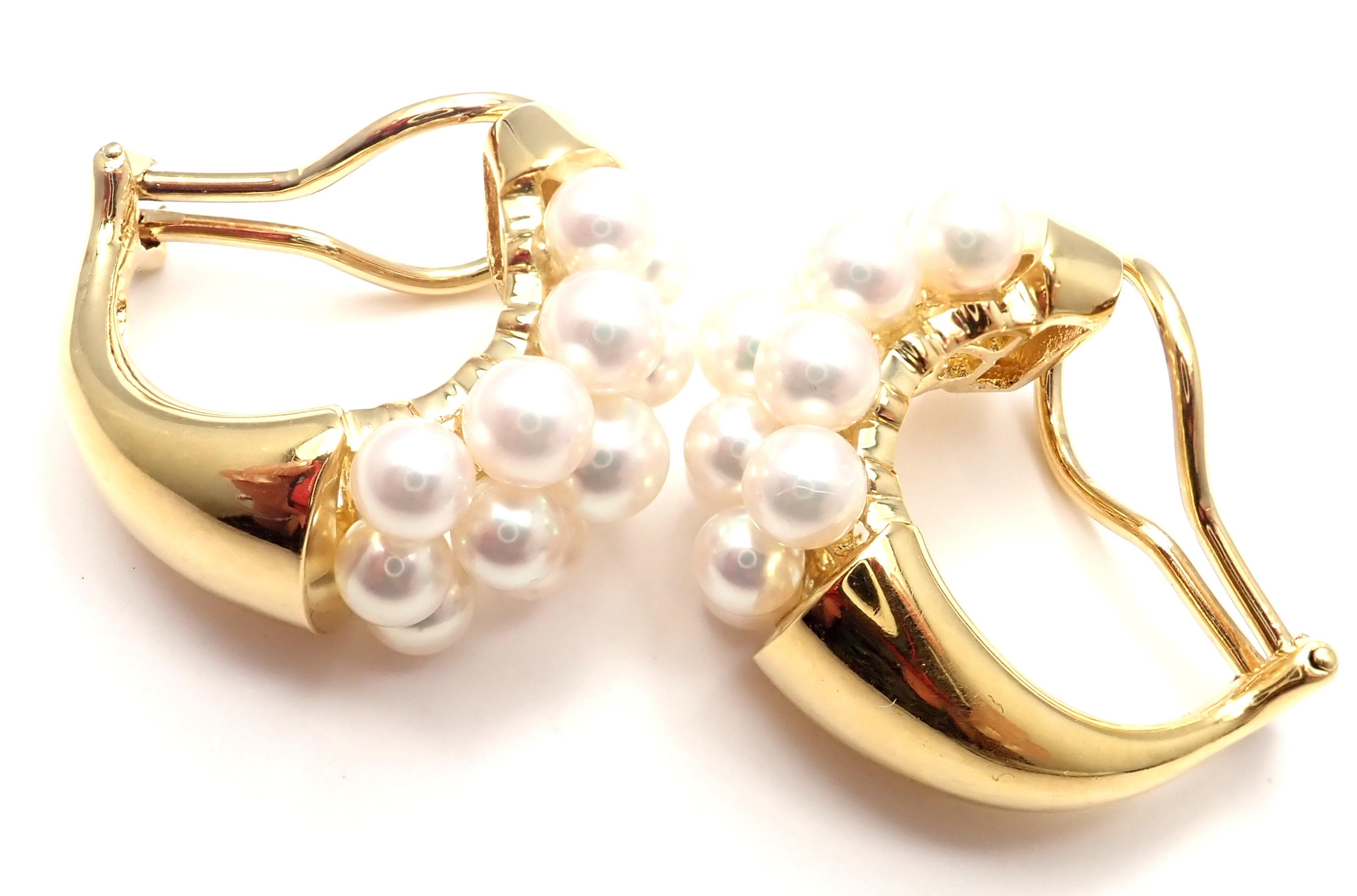18k Yellow Gold Pearl Hoop Earrings by Mikimoto. 
With 26x 5mm White Pearls
Details: 
Measurements: 25mm x 14mm
Weight: 19.5 grams
Stamped Hallmarks: M (in seashell logo for Mikimoto) 750
*Free Shipping within the United States*
Your Price: