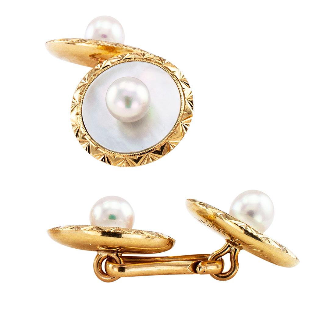 Mikimoto Pearl Mother of Pearl Gold Cufflinks In Good Condition In Los Angeles, CA
