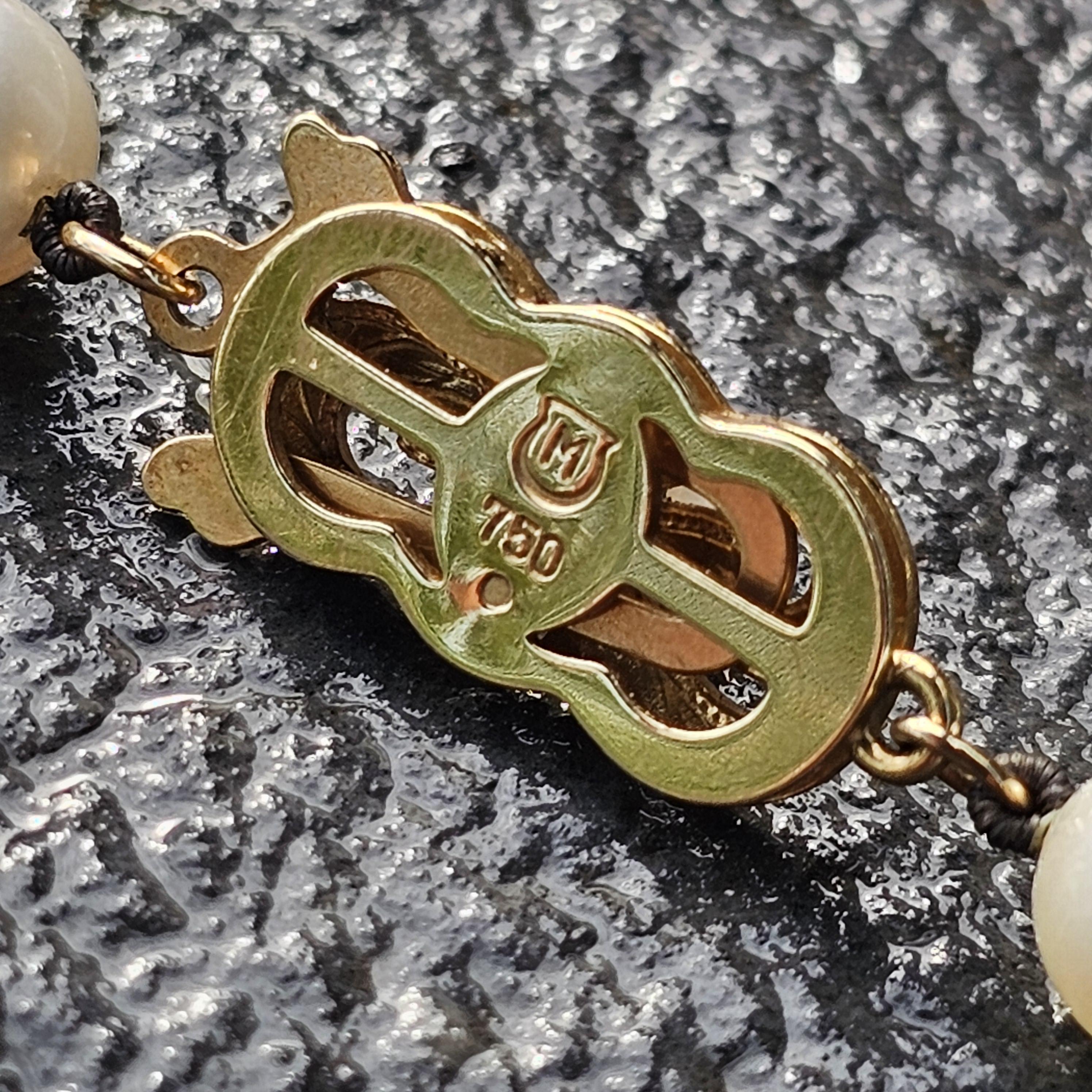 Collier de perles Mikimoto en or jaune 18k 6.5mm à 7mm Akoya 18