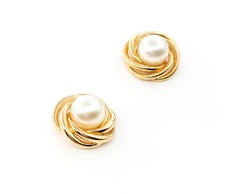 Mikimoto Perlen-Ohrstecker aus Gelbgold