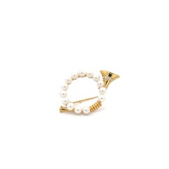 Mikimoto Pearls and Diamonds Horn Pin 18K Yellow Gold