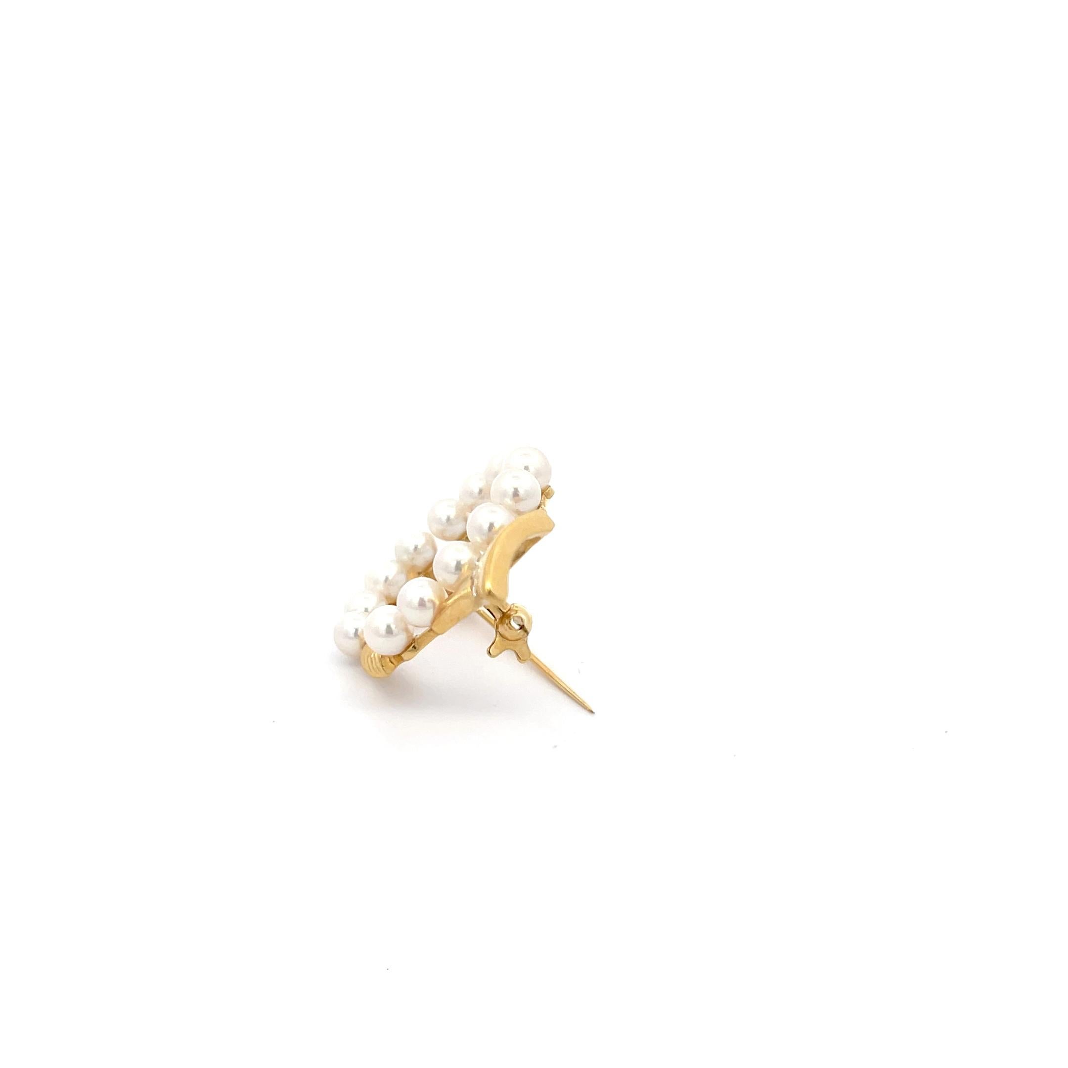 Taille ronde Épingle en corne or jaune 18K avec perles et diamants Mikimoto en vente