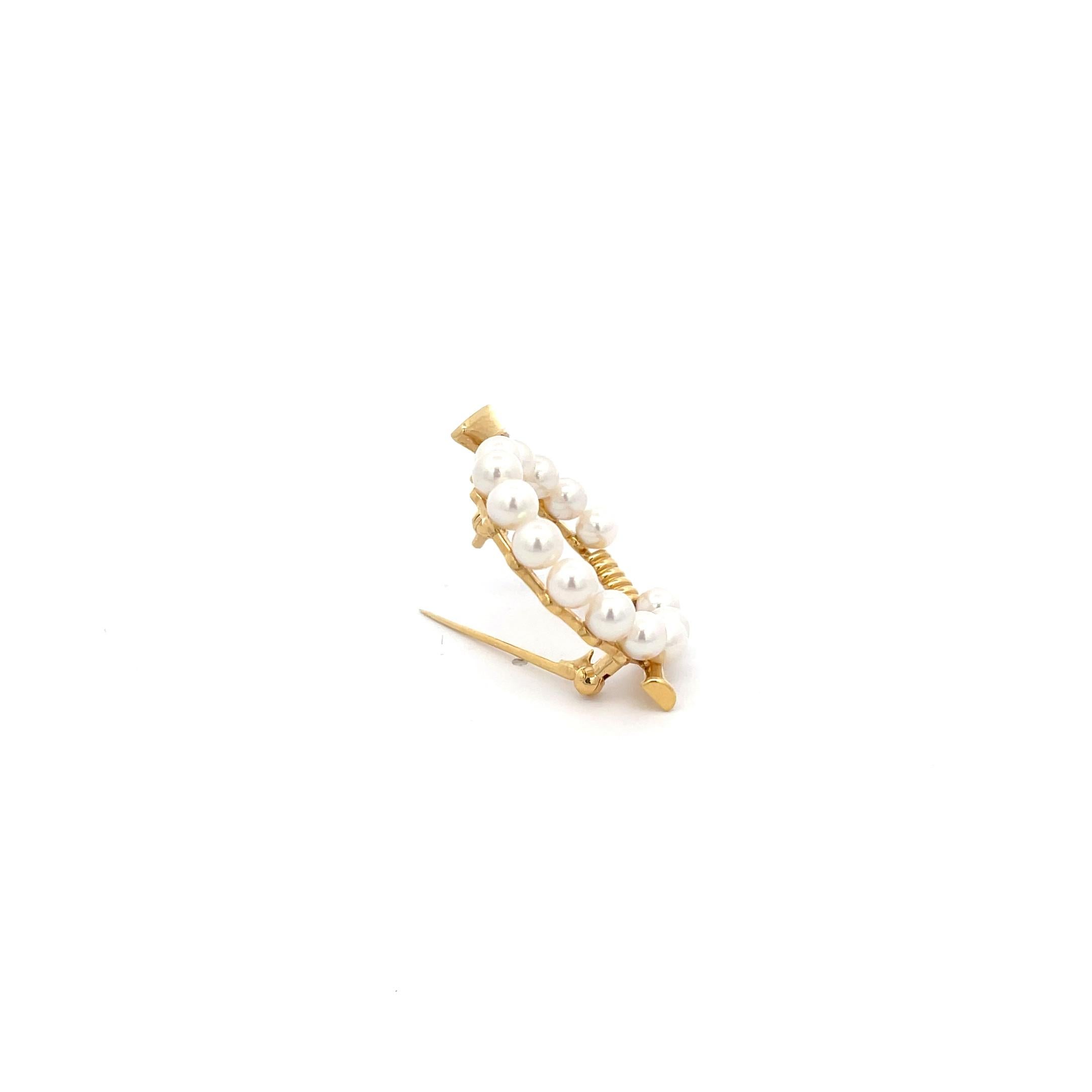 Épingle en corne or jaune 18K avec perles et diamants Mikimoto Unisexe en vente