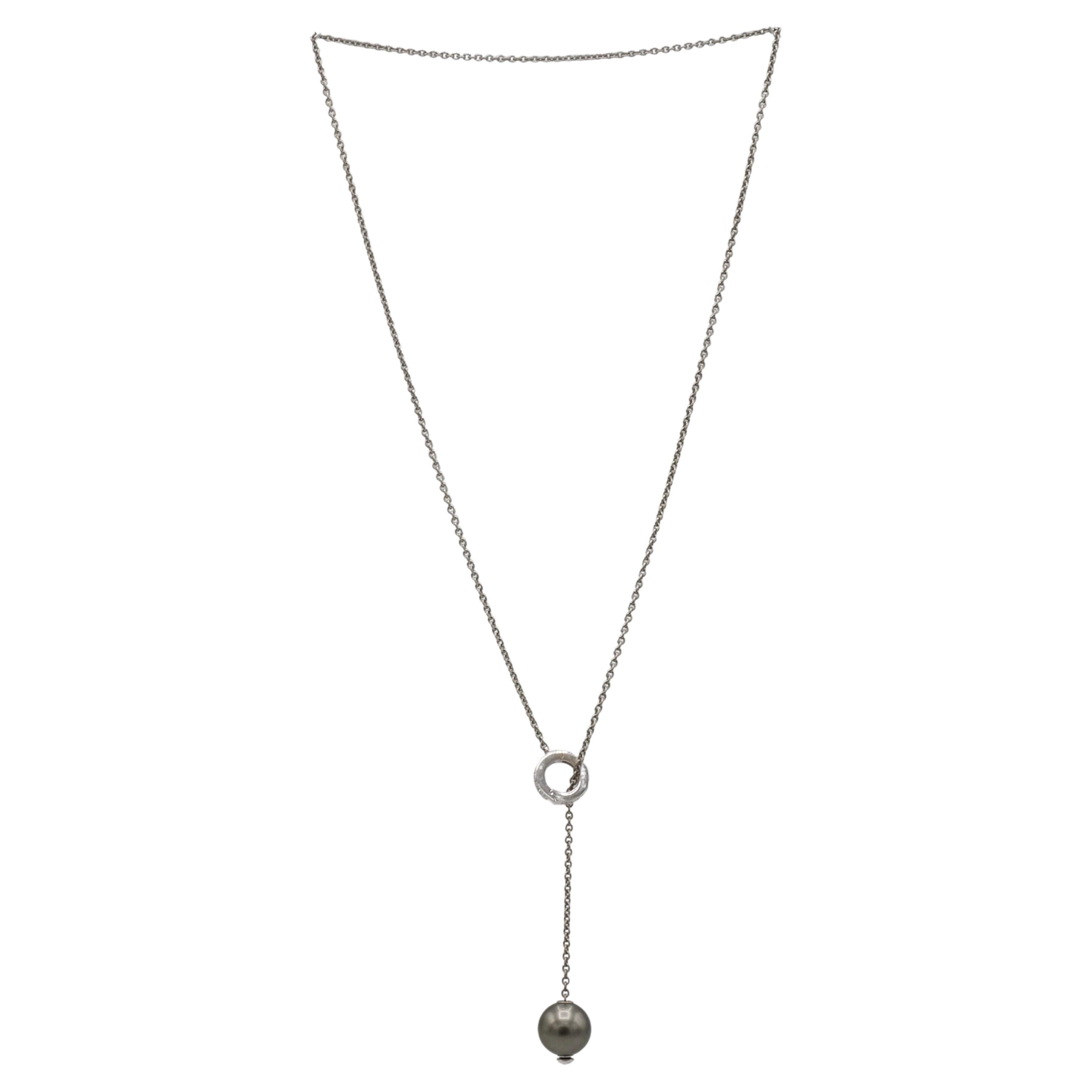 Mikimoto Pearls Motion Collana con perle coltivate dei mari del sud e diamanti
Metallo: oro bianco 18 carati
Peso: 8.06 grammi
Perla: Perla nera di coltura dei mari del sud da 10,5 mm
Diamanti: Circa 0.16 CTW F-G VS diamanti naturali