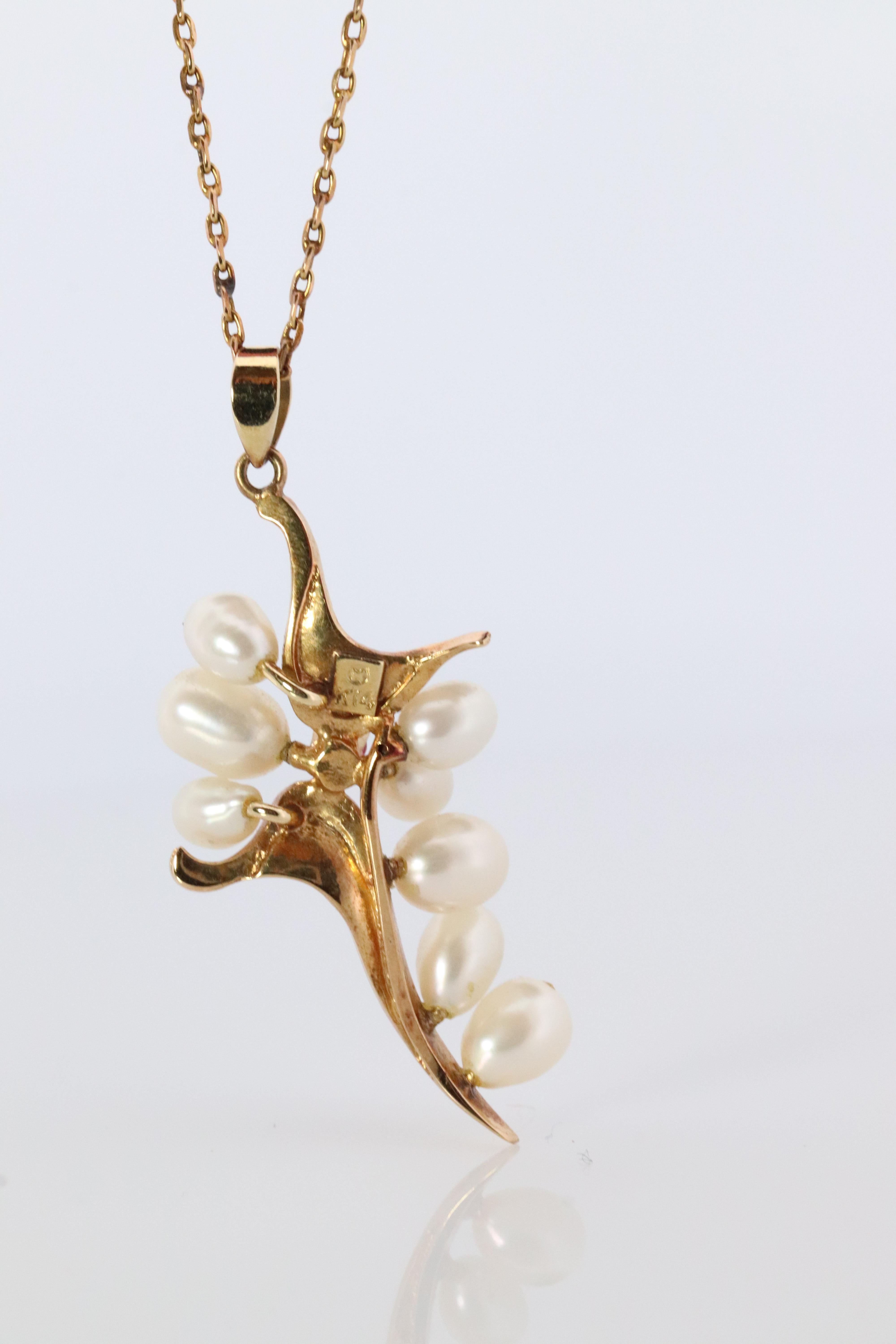 Mikimoto Anhänger. 14k Gelbgold Mikimoto Perle Rubin Kreuz Kruzifix Halskette. (Ovalschliff)