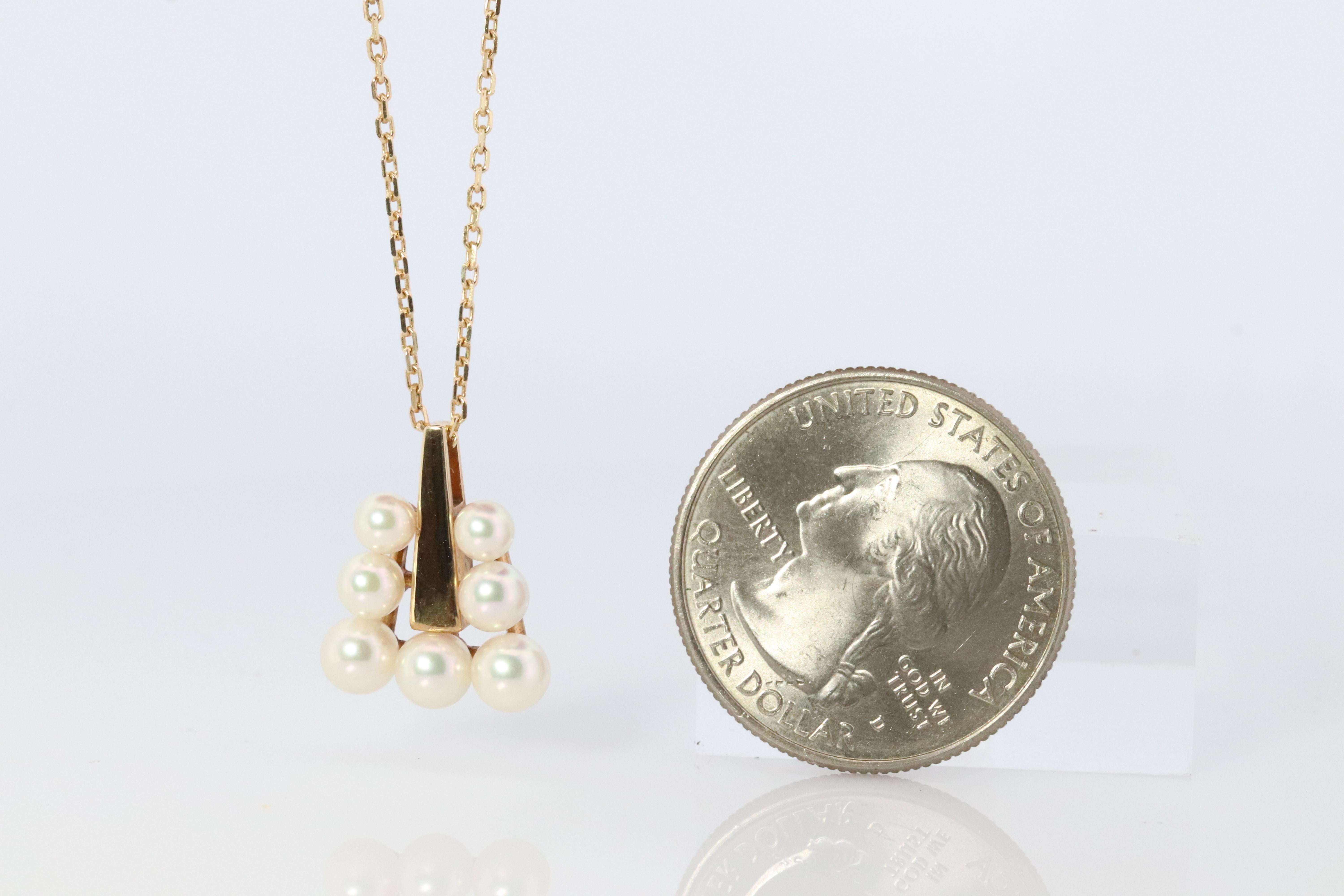 Pendentif Mikimoto. Collier de perles graduées en or 18k avec pyramide triangulaire Mikimoto. en vente 1