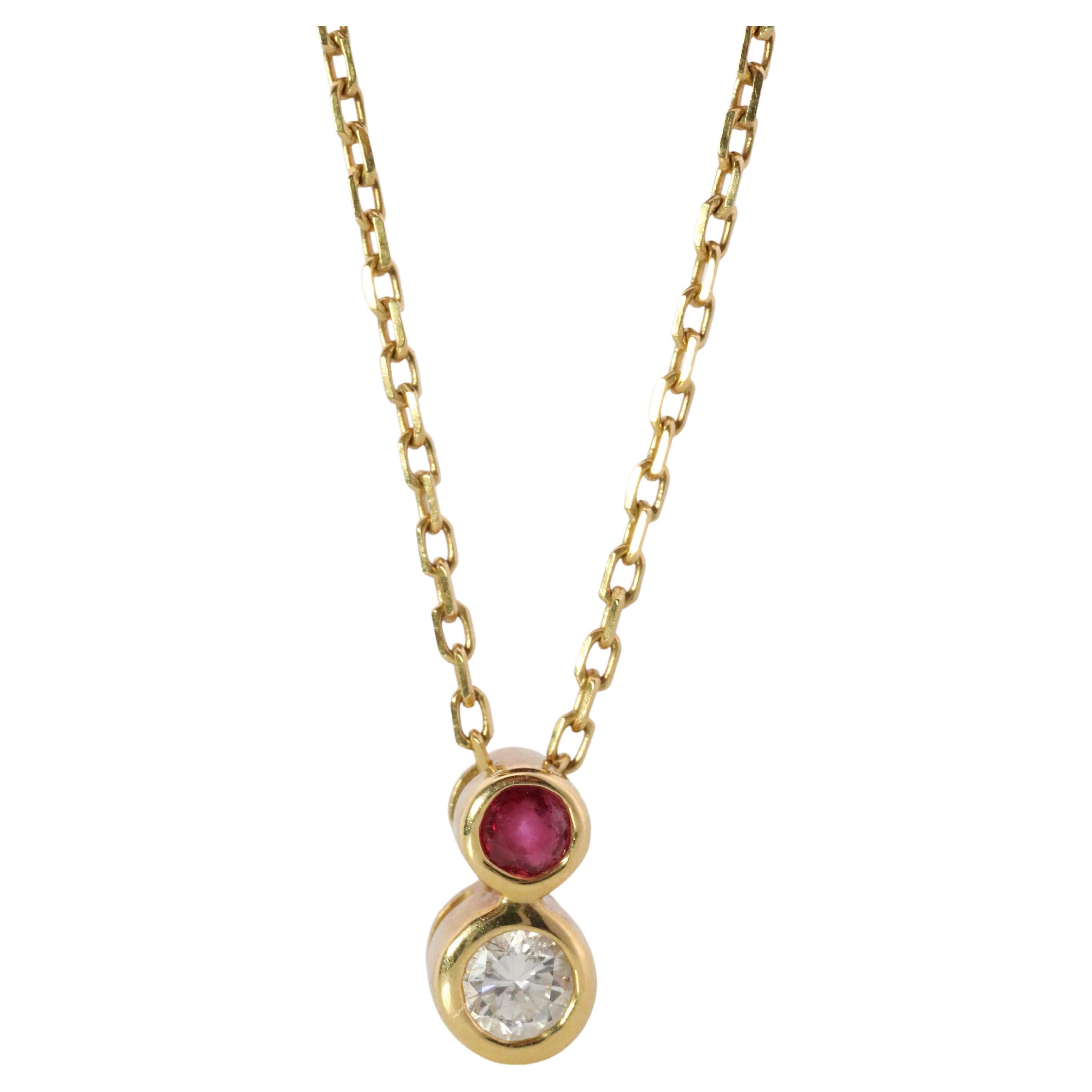 Colgante Mikimoto. Collar Mikimoto de oro amarillo de 18 quilates con solitario de diamante y rubí. en venta