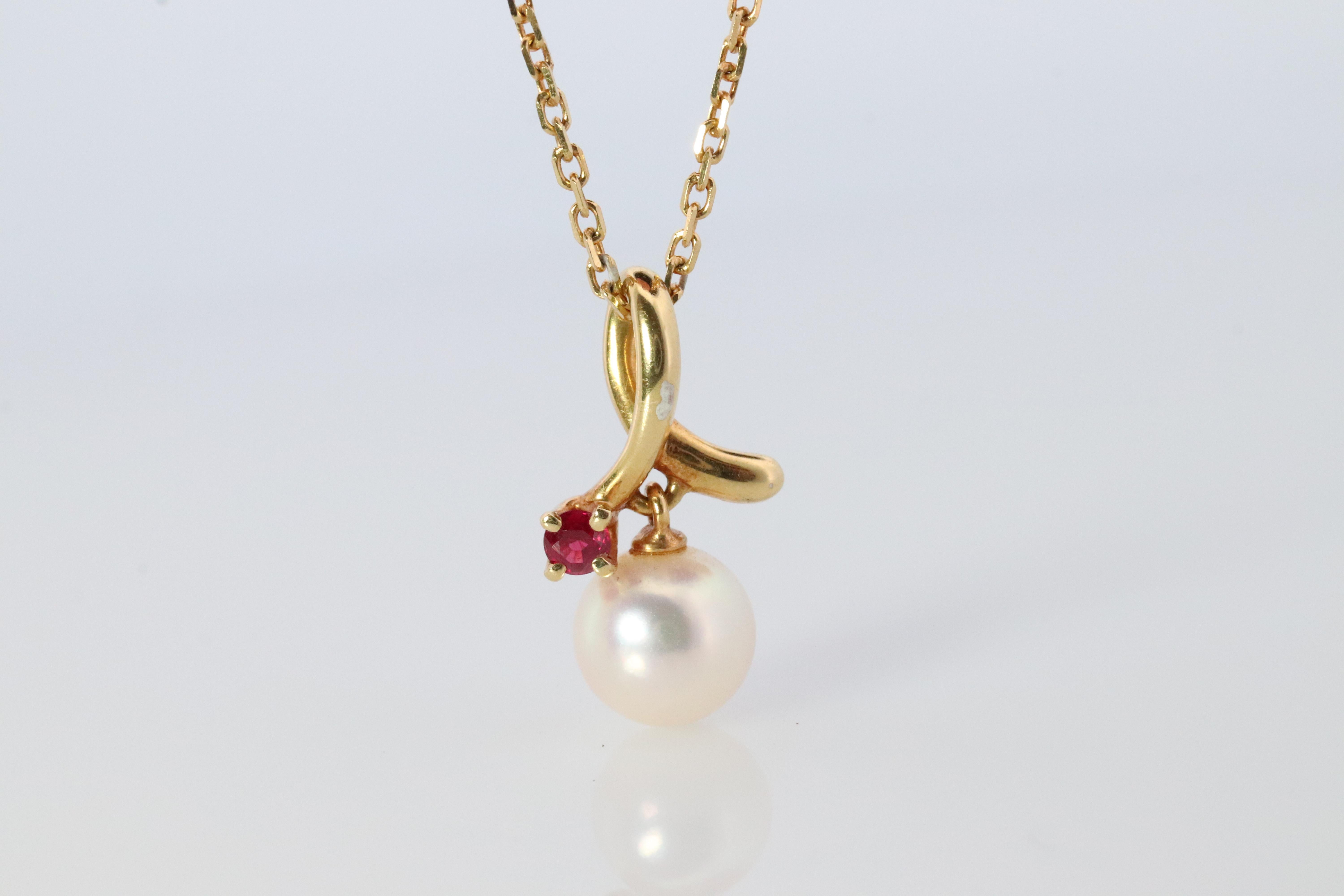 Colgante Mikimoto. Collar Mikimoto Perla Rubí de Oro Amarillo de 18k. Moderno en venta
