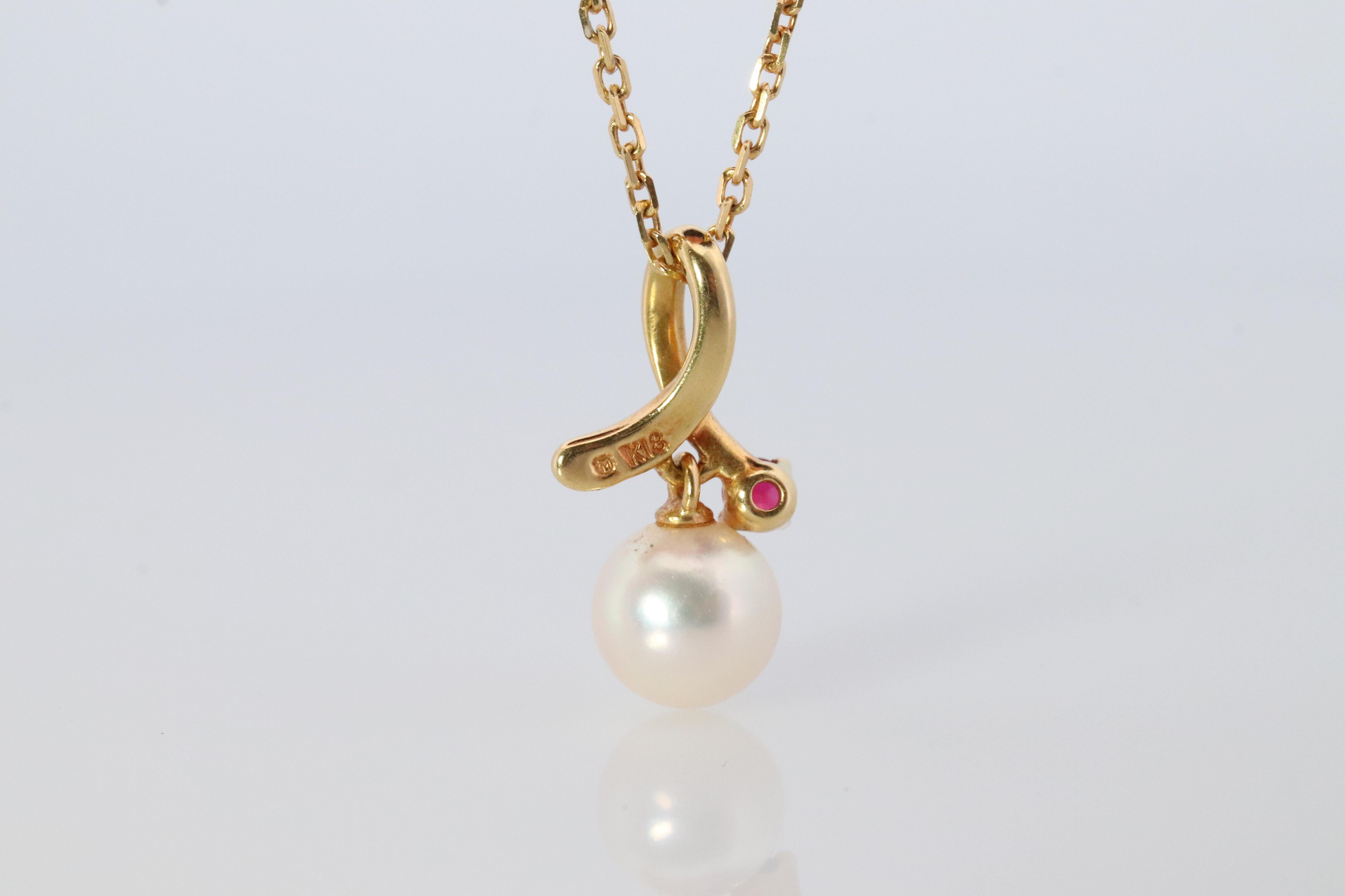 Colgante Mikimoto. Collar Mikimoto Perla Rubí de Oro Amarillo de 18k. Corte oval en venta