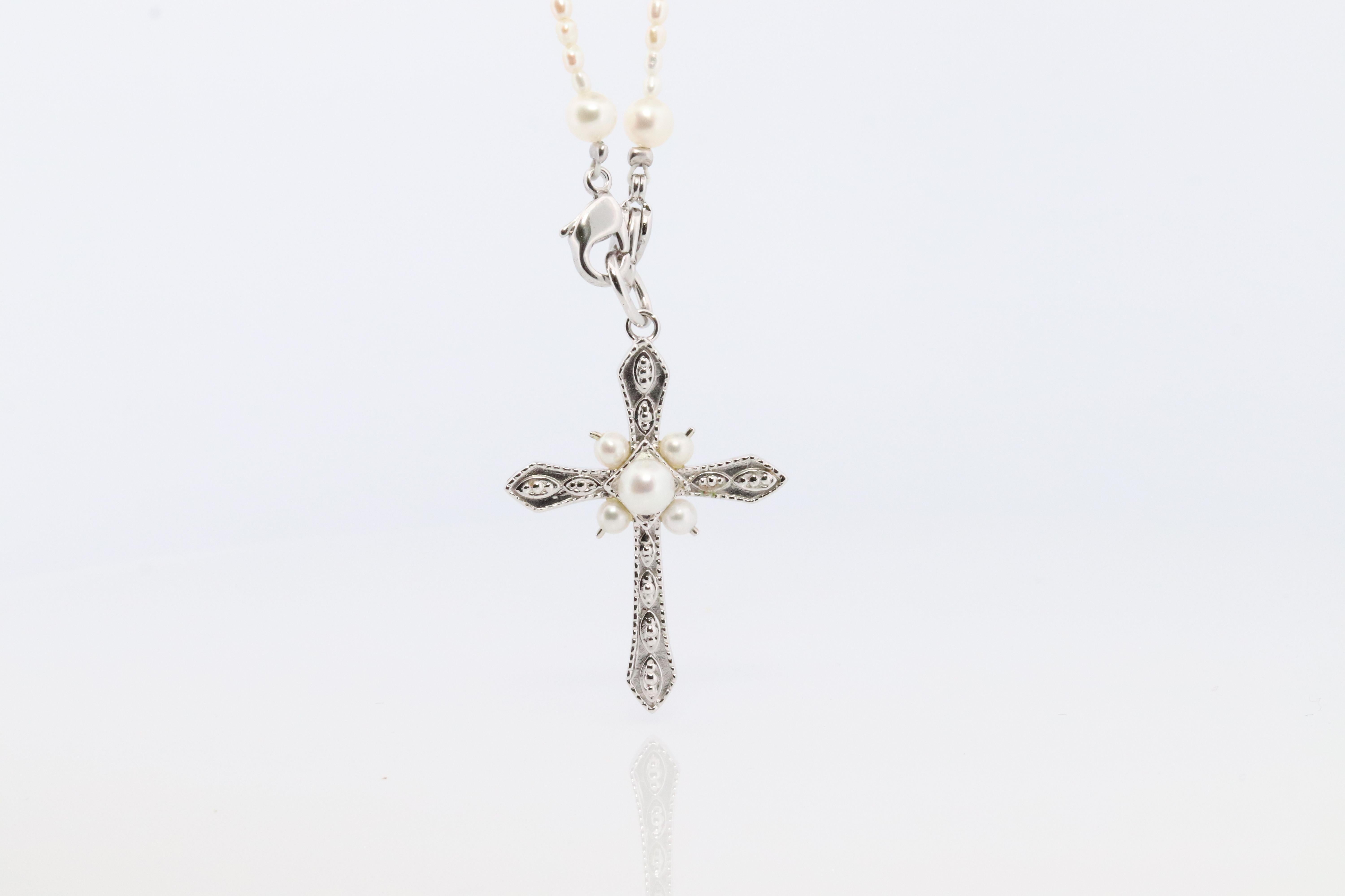 Eine wunderbare Ergänzung für Ihre Sammlung. Sehr selten

MIKIMOTO Kreuz mit Perlen verziert und an einer langen Kette.

Sterling Silber.
Inklusive Original Mikimoto Box und Verpackung.

Einzelheiten:
32in Länge Kette

25mm x 35mm Kreuz