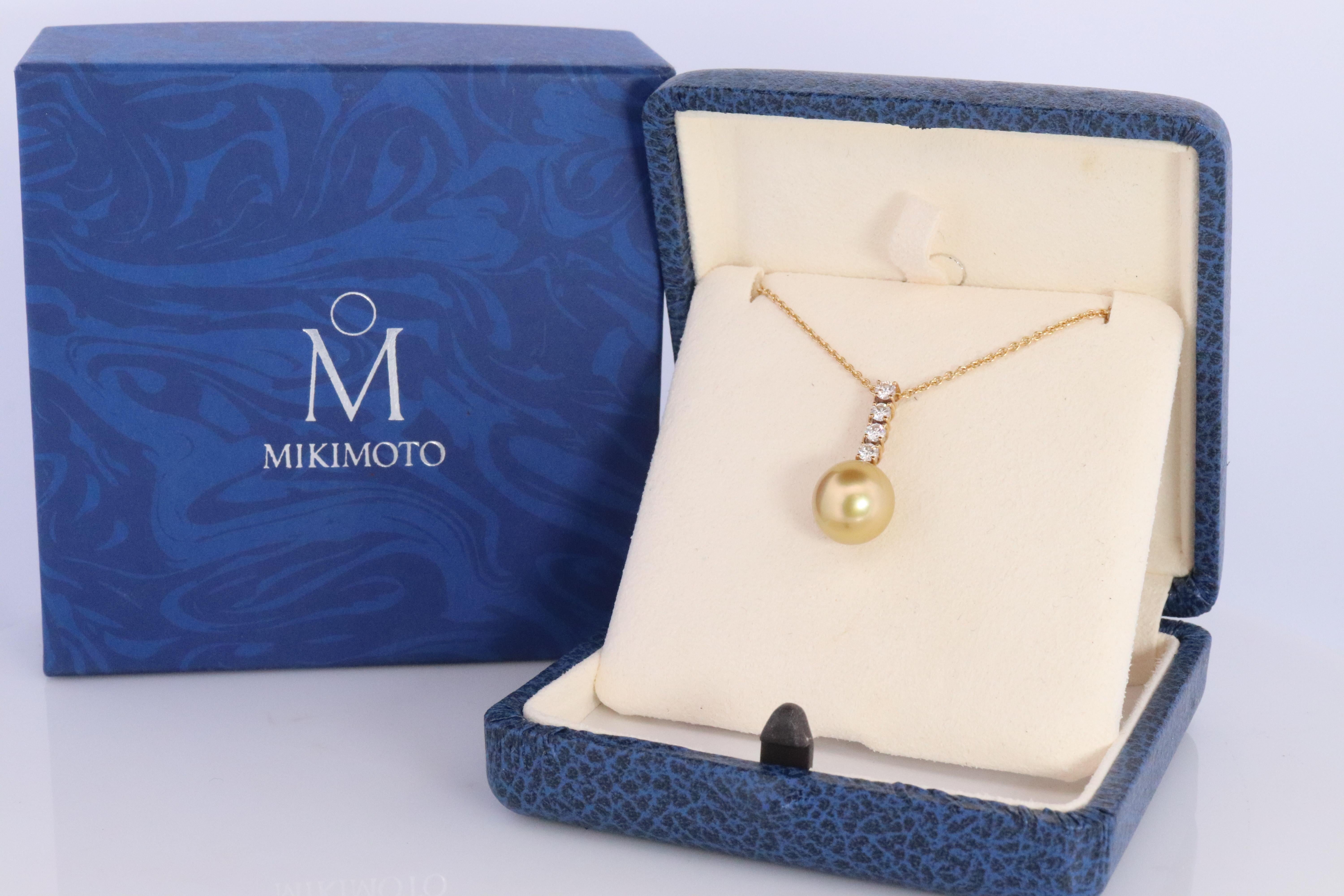 Eine wunderbare Ergänzung für Ihre Sammlung. Sehr selten
18k Gelbgold MIKIMOTO Südseeperle und Diamant Tropfen Solitaire Anhänger.

Anhänger ist 18k YG Mikimoto und Halskette Kette 18k Gold Mikimoto

Einzelheiten:
16in Länge Kette
10mm Hochwertige