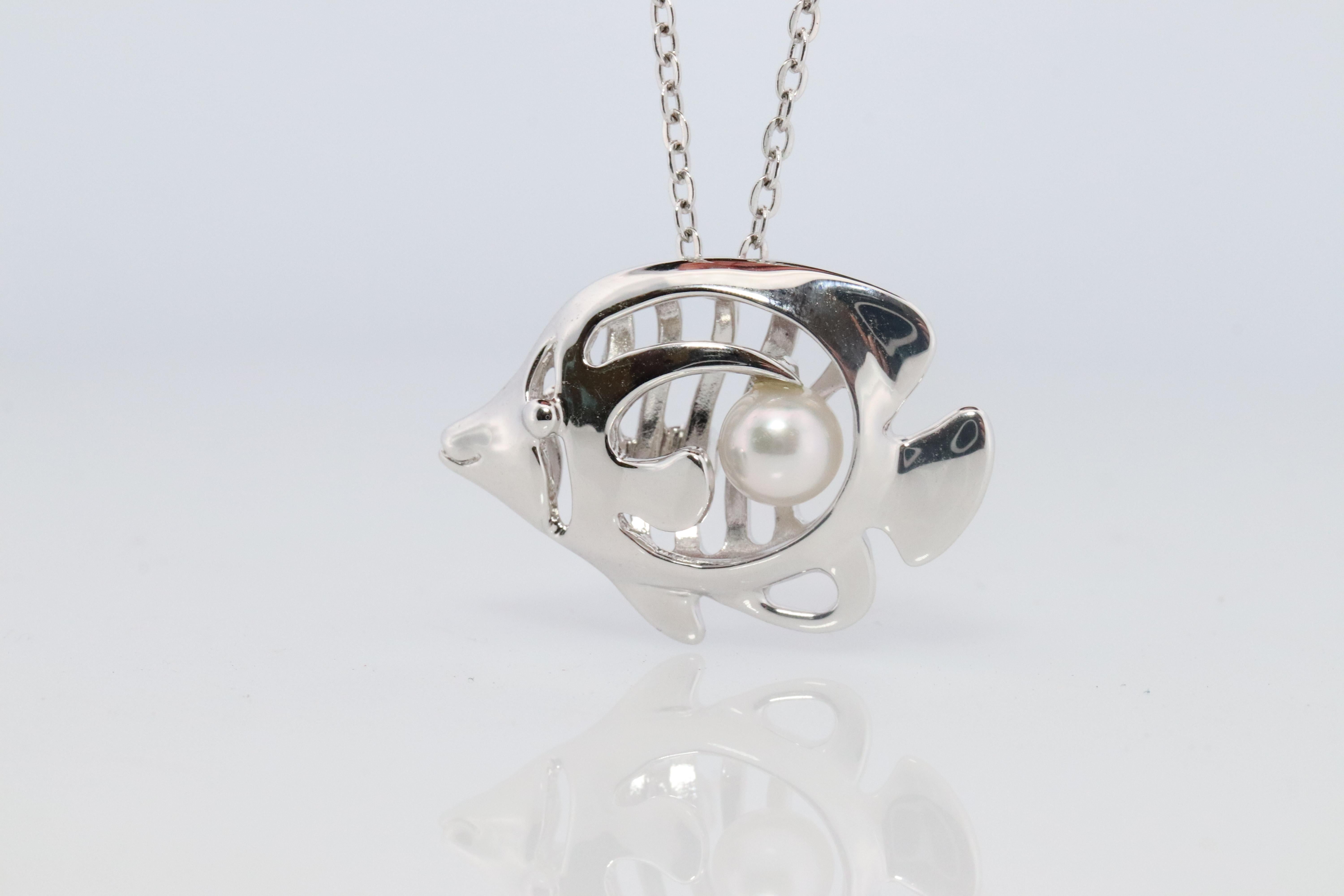 An amazing addition to your collection. Very rare

MIKIMOTO Sterling Silver 3D Fish with Pearl inside.

Pendant is Sterling Silver and Sterling Silver Cable Chain Necklace.


Details:
16in length chain
5mm akoya pearl

18mm by 24mm Pendant