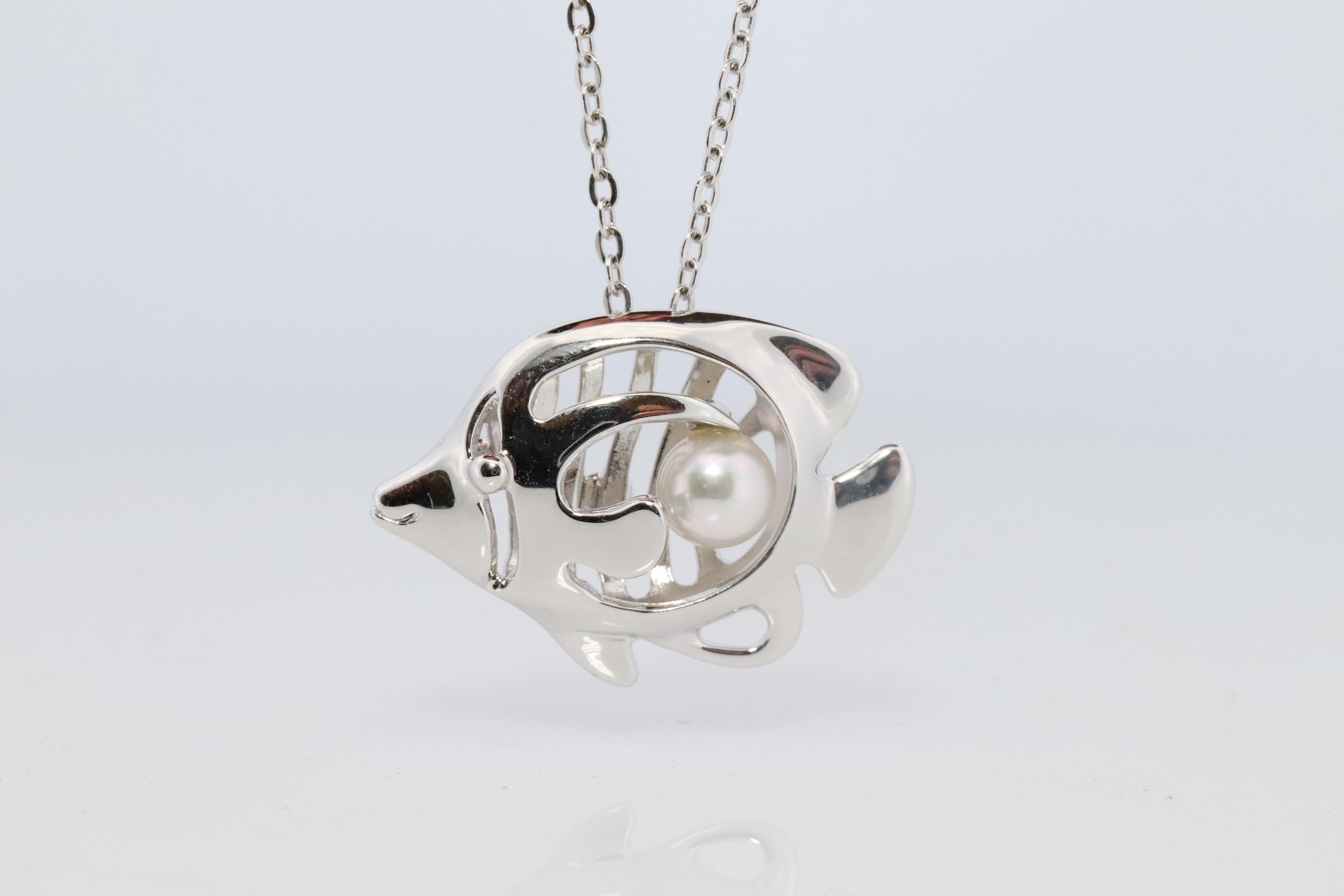 Mikimoto Pendant Sterling Silver. Mikimoto Fish with a Pearl Pendant Necklace. In Good Condition For Sale In Port Charlotte, FL