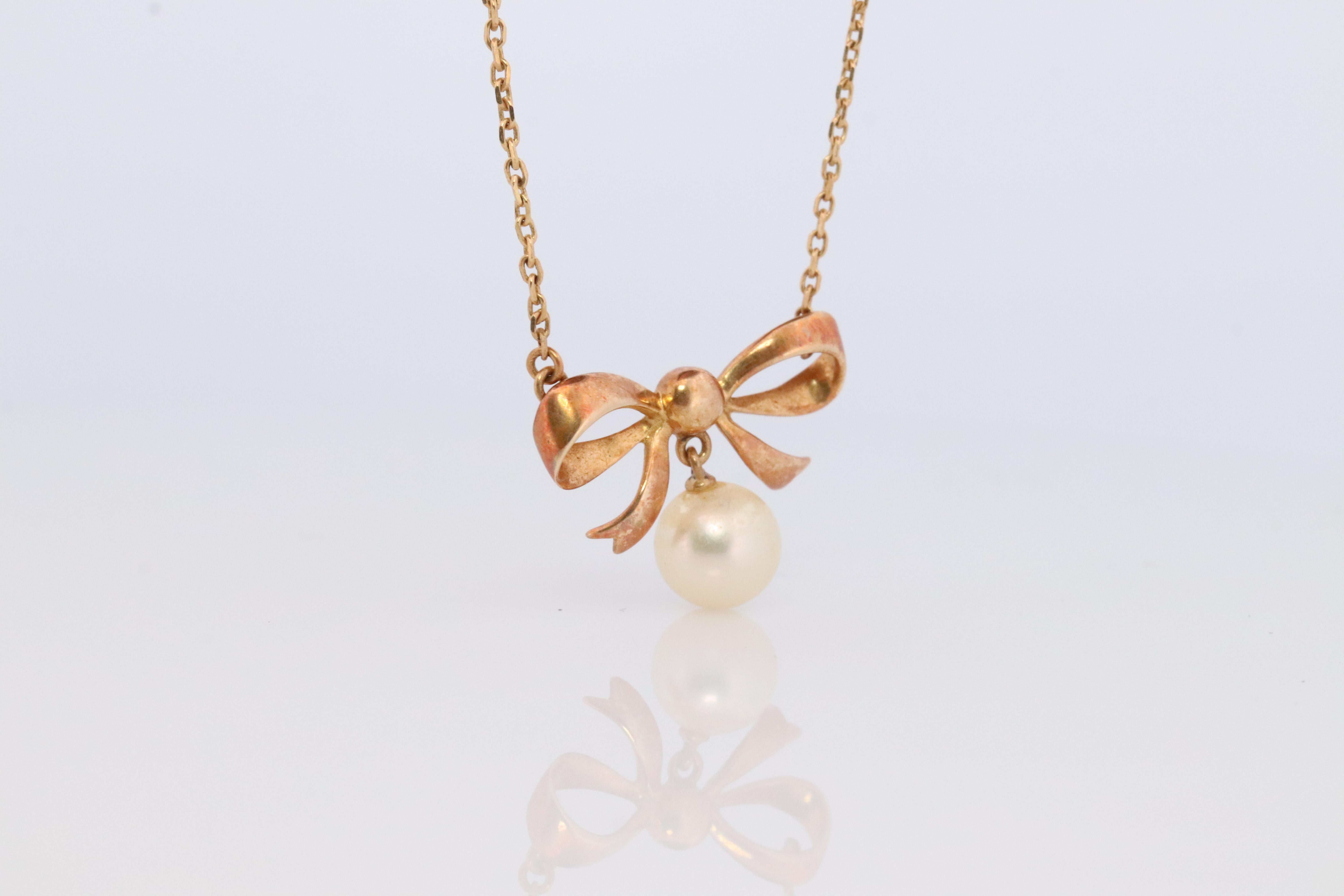 Mikimoto Pendant. Vintage 14k Gold Mikimoto BOW Pearl Diamond Necklace. In Good Condition For Sale In Port Charlotte, FL