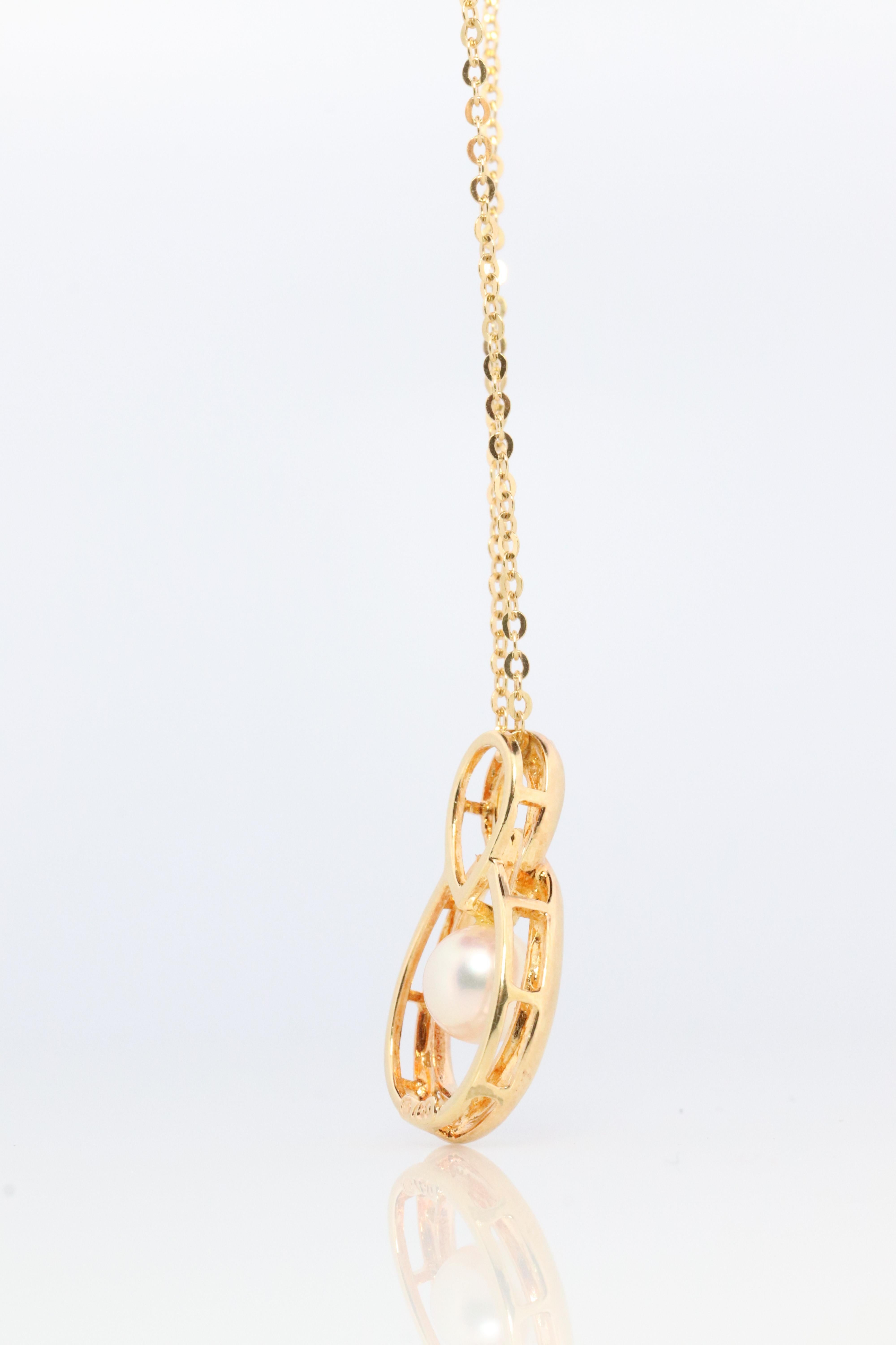 Mikimoto-Anhänger. Vintage 18 Karat Gold Mikimoto Perlen-Diamant-Halskette. im Zustand „Gut“ in Port Charlotte, FL