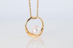 Mikimoto Pendant. Vintage 18k Yellow Gold Mikimoto Pearl Necklace wreath