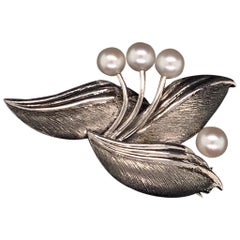 Mikimoto Pin Brooch Sterling Silver 6.77 Grams Pearls