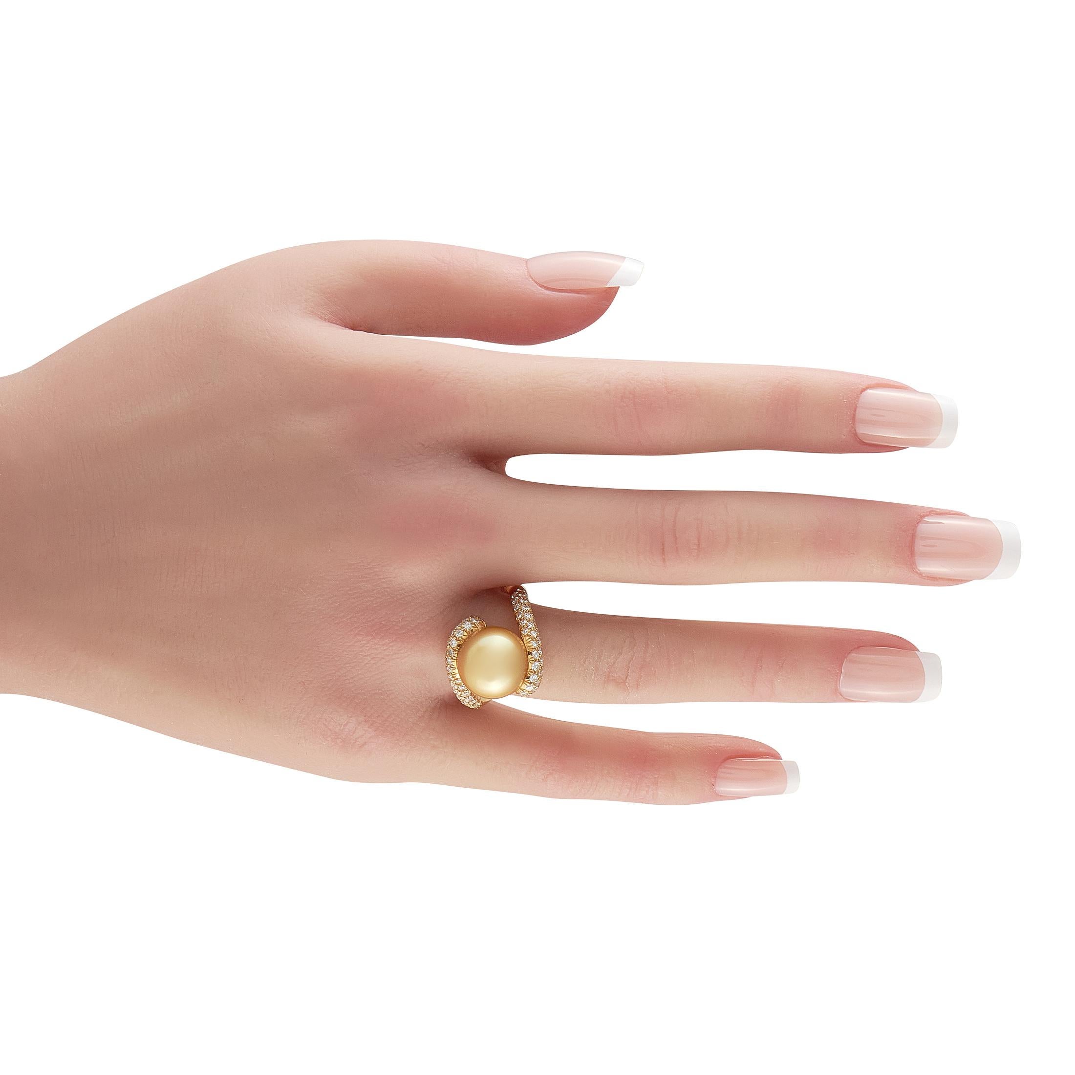 Mikimoto Placomos 18K Gelbgold 1.0ct Diamant und goldene Perle Ring (Rundschliff) im Angebot