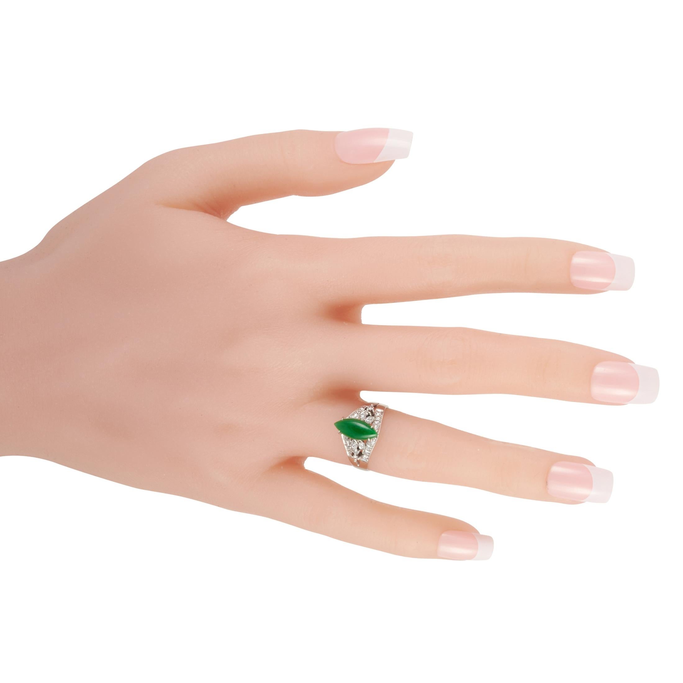 Mikimoto Platin 0::46 Karat Diamant und Jade Ring im Zustand „Hervorragend“ in Southampton, PA