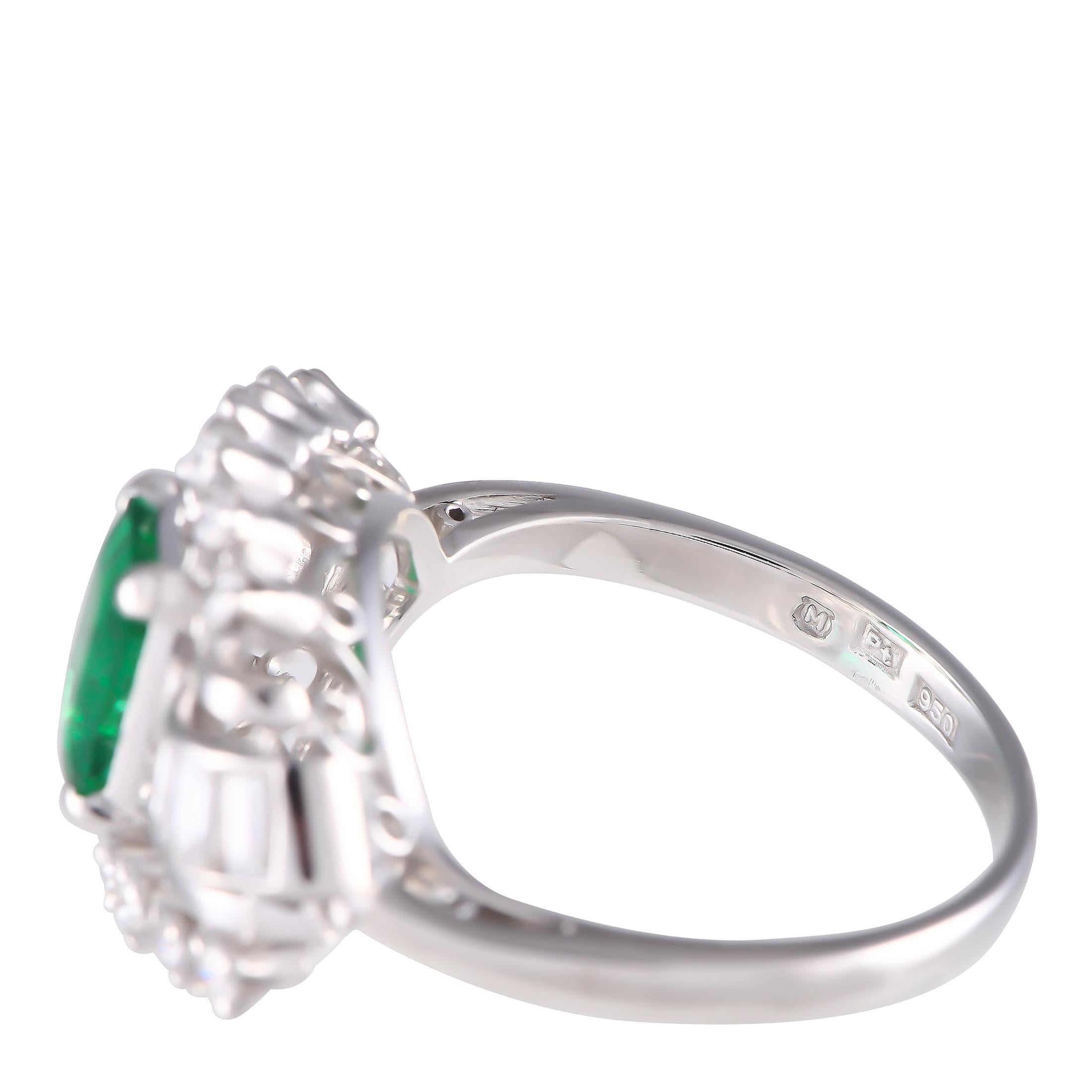 Mikimoto Platinring mit 0,65 Karat Diamant und Smaragd (Rundschliff)