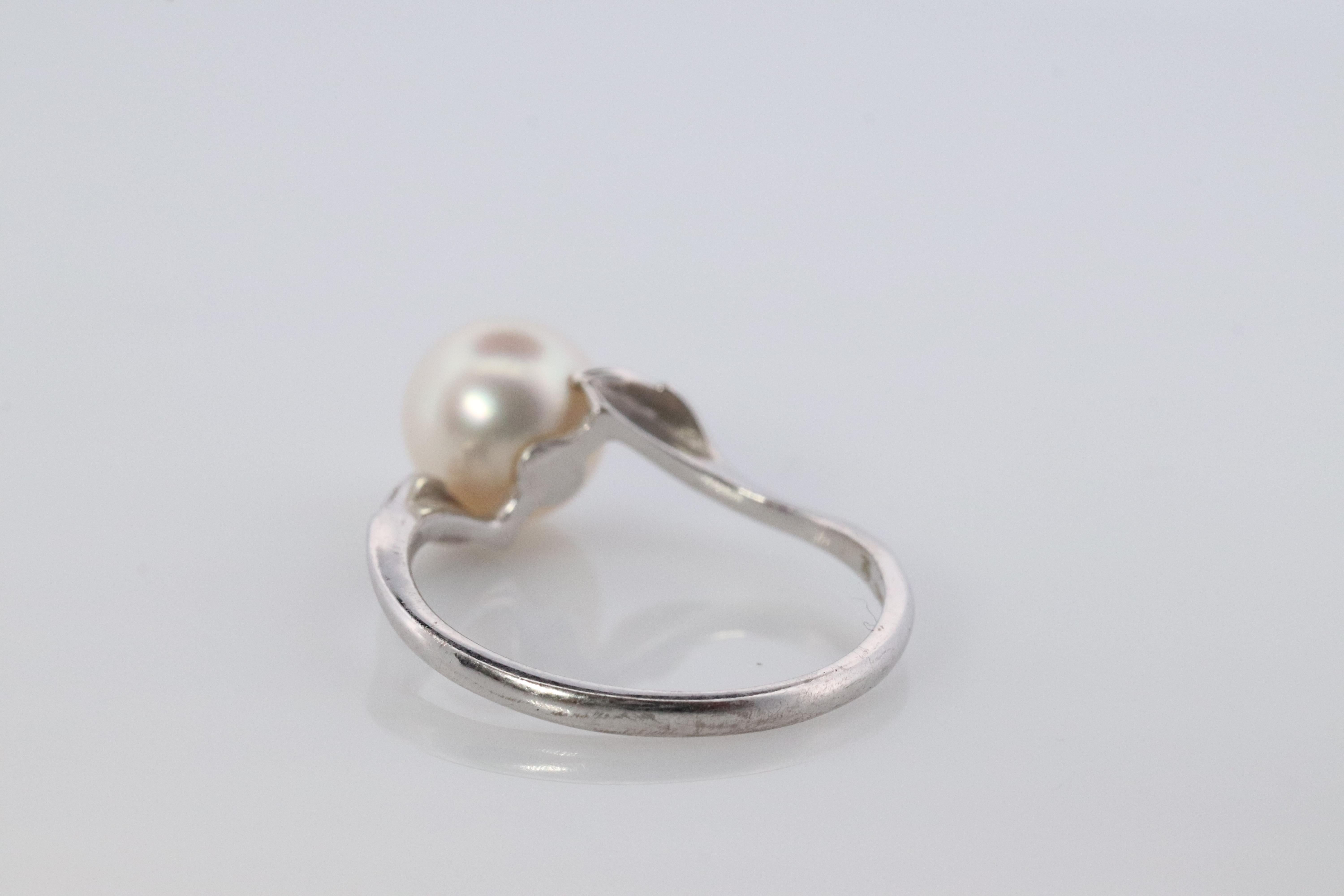 Modern Mikimoto Ring. Vintage 14k Gold Mikimoto Diamond Pearl ring. Mikimoto Pearl For Sale