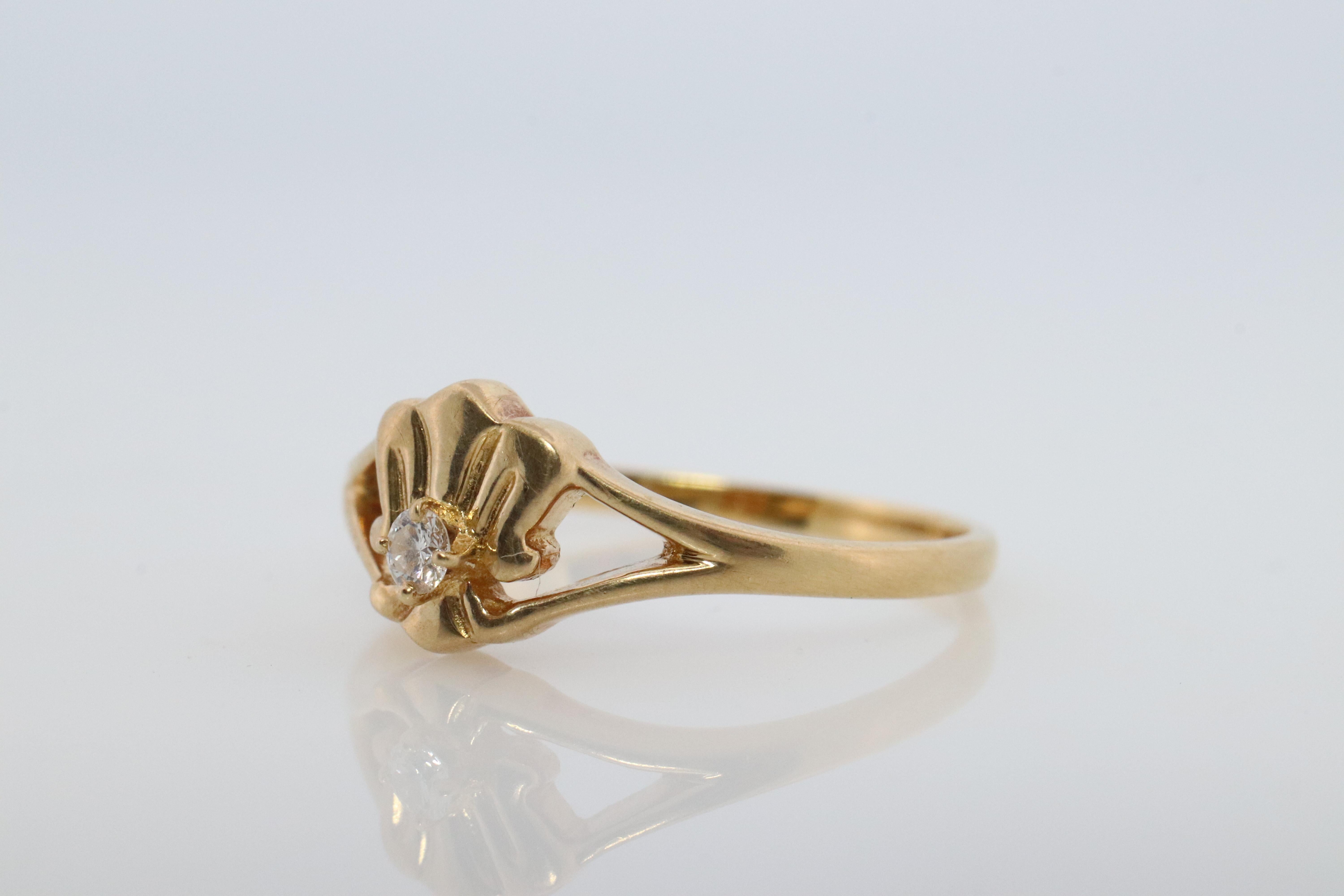 Genuine MIKIMOTO ring

18k Yellow Gold with a diamond.

MIKIMOTO 


Details:
Size 5
